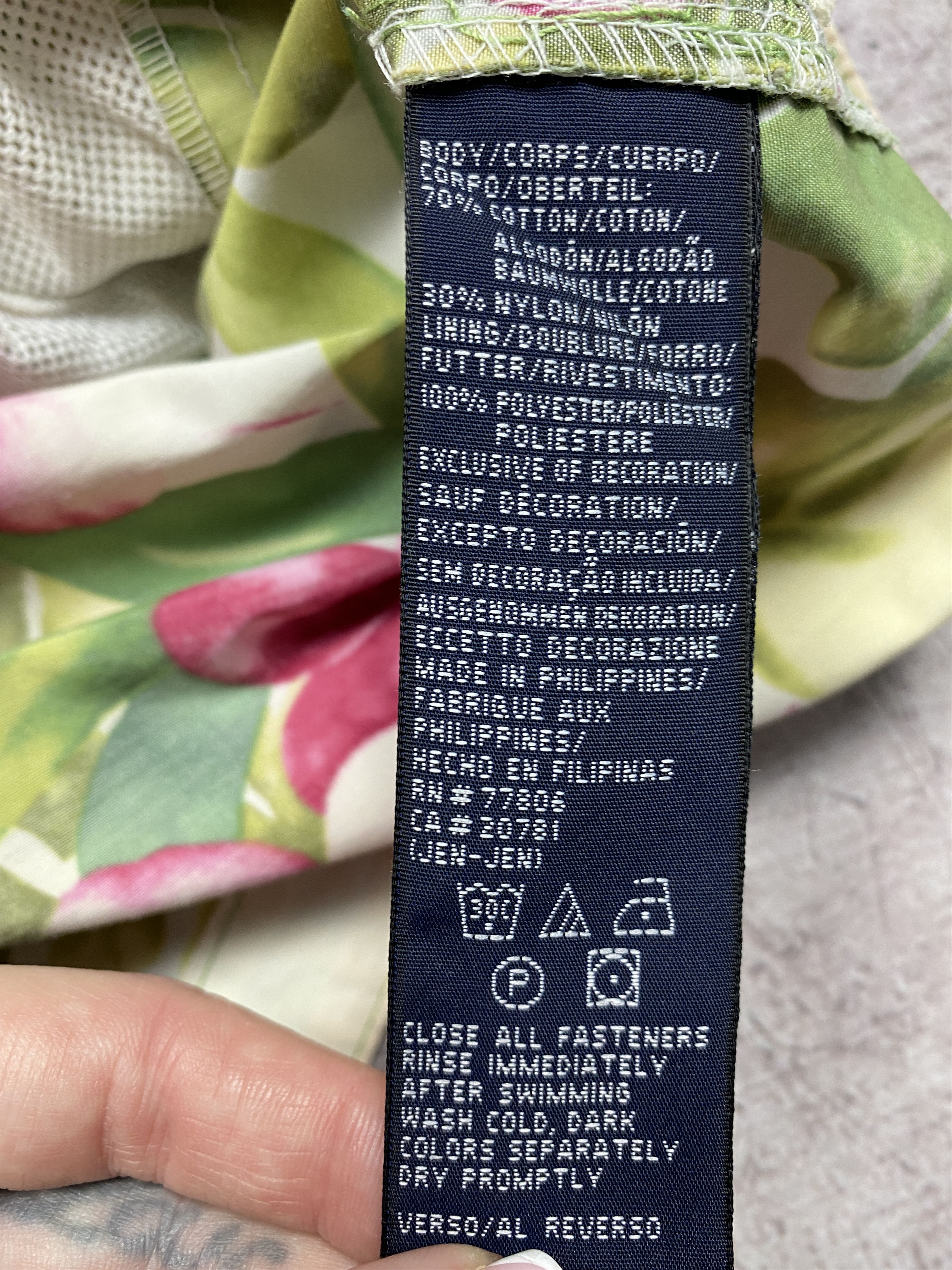 Tommy Hilfiger Tommy Hilfiger Vintage Mens Floral Print Nylon Shorts Size US 32 / EU 48 - 7 Thumbnail
