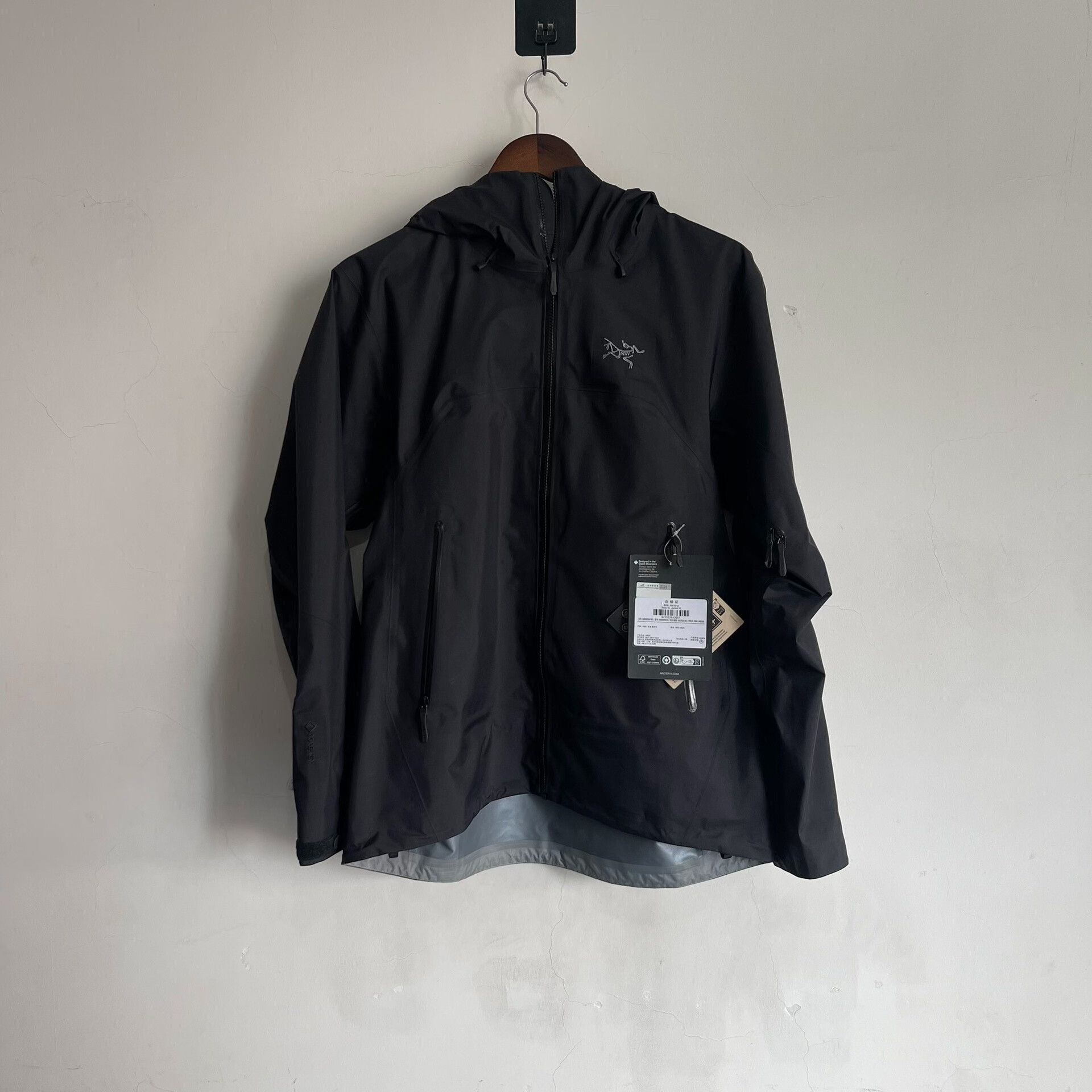 Arc'teryx Arcteryx BETA SL Women's Jacket Black Size M / US 6-8 / IT 42-44 - 1 Thumbnail
