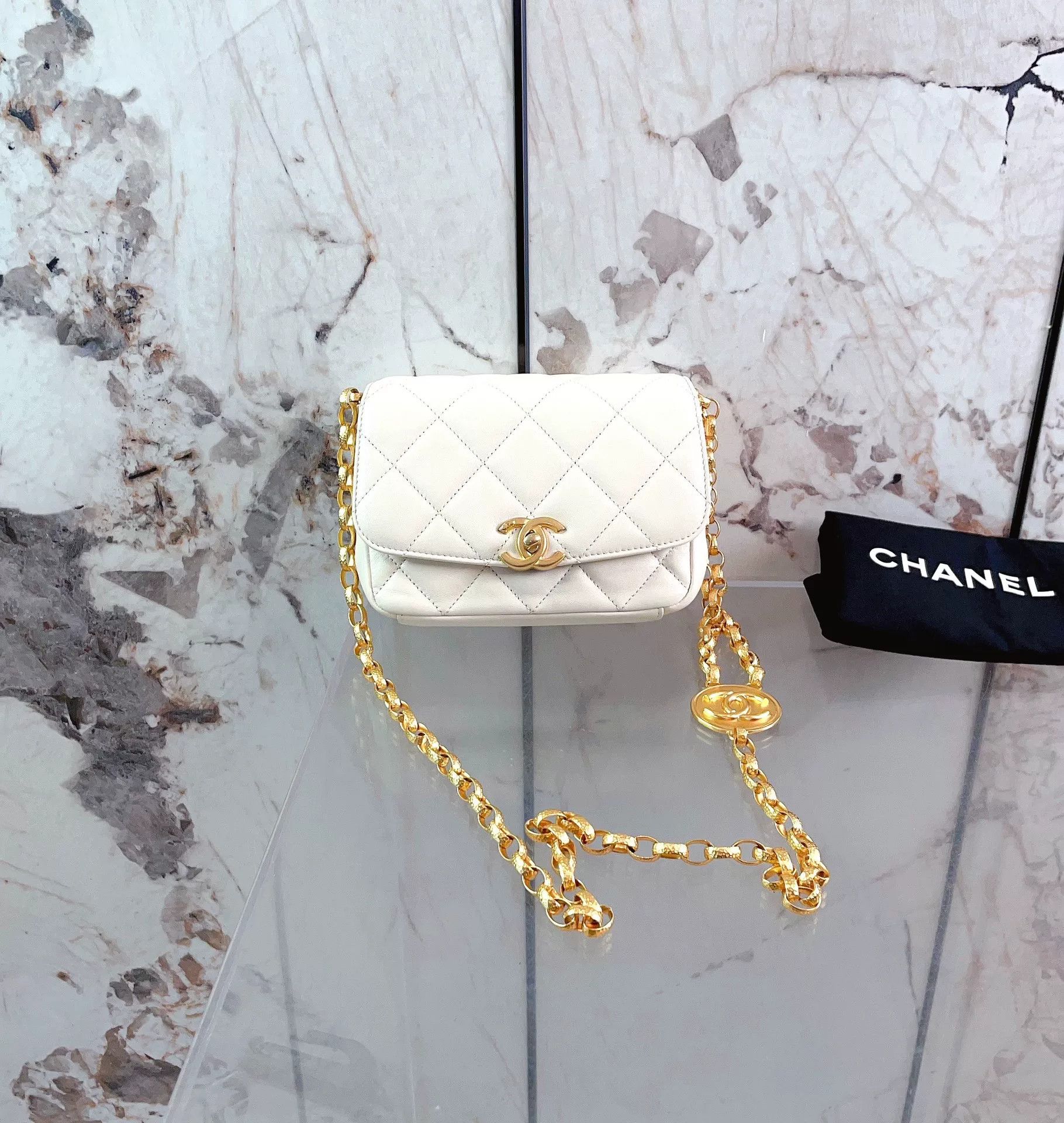 Chanel Pre-loved Bag Very good condition Size ONE SIZE - 1 Thumbnail