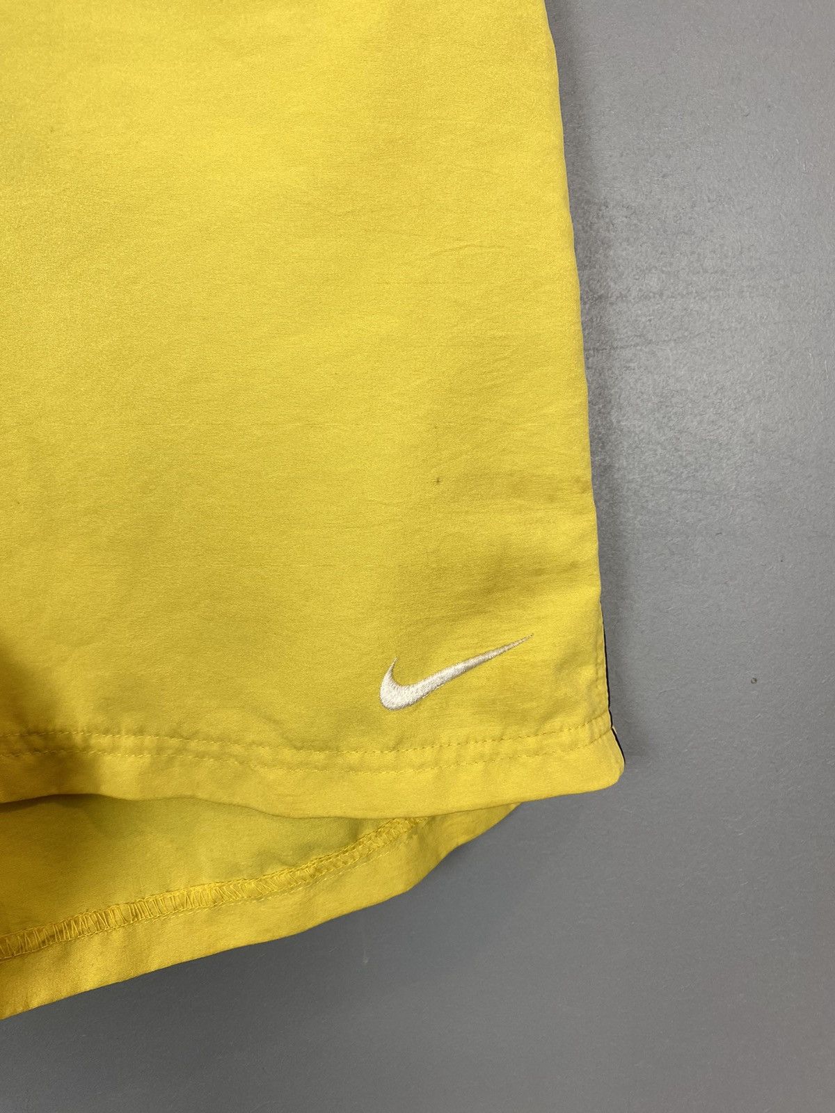 Other Vintage Nike 1990’s Shorts Men’s Size Medium Yellow Blue Top Size US 34 / EU 50 - 3 Thumbnail