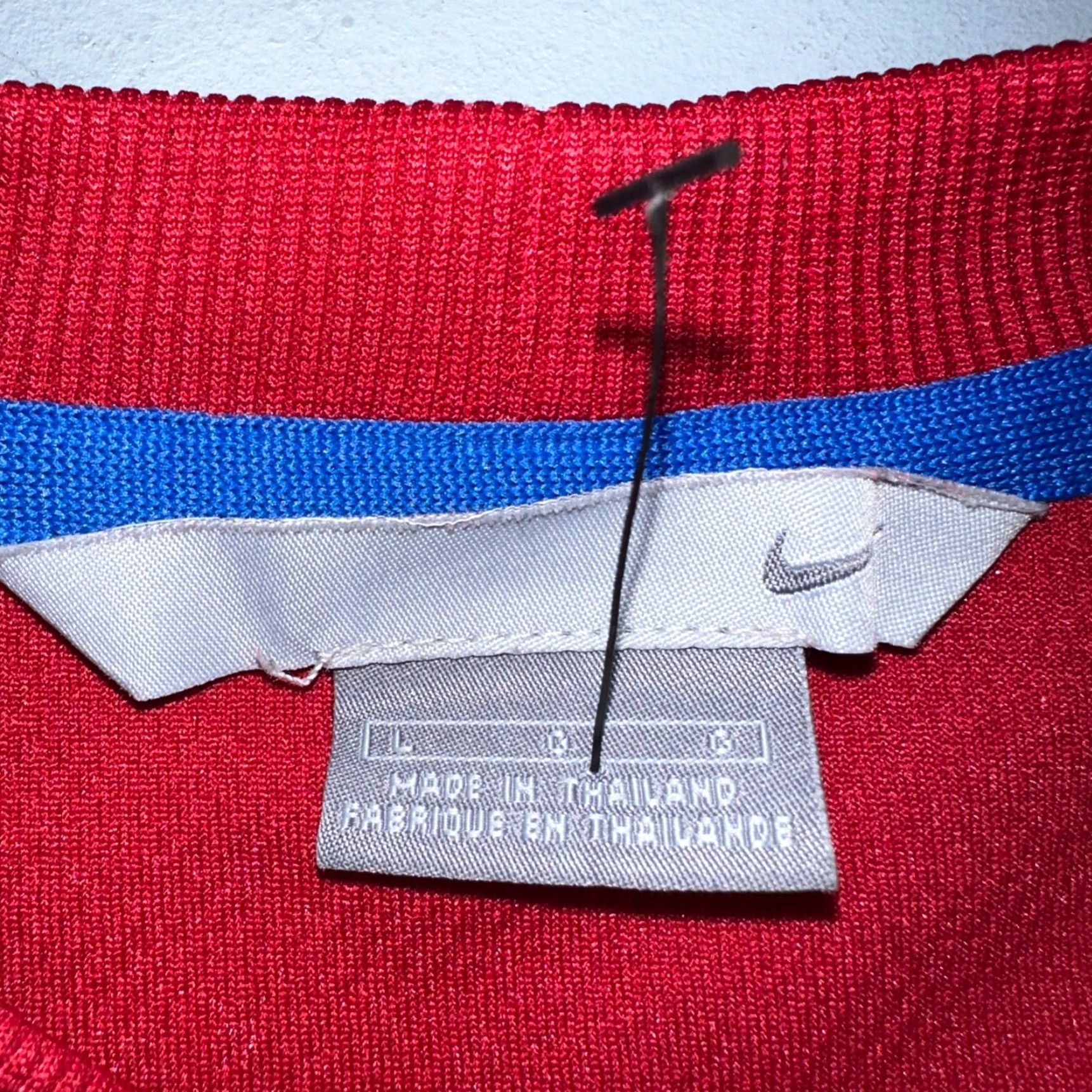 Nike VINTAGE Nike Jersey T-Shirt Long Sleeve Center Swoosh Red 2000s Men L Sports Shirt Mens Red Nike Jersey 2000s Size US L / EU 52-54 / 3 - 5 Thumbnail