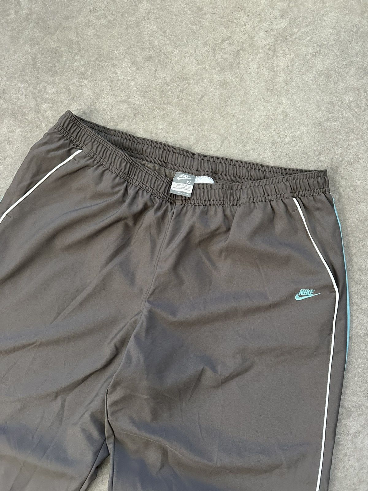 Nike Vintage Nike Track Pants Y2K Athletic Wear Casual Essential Size US 34 / EU 50 - 4 Thumbnail