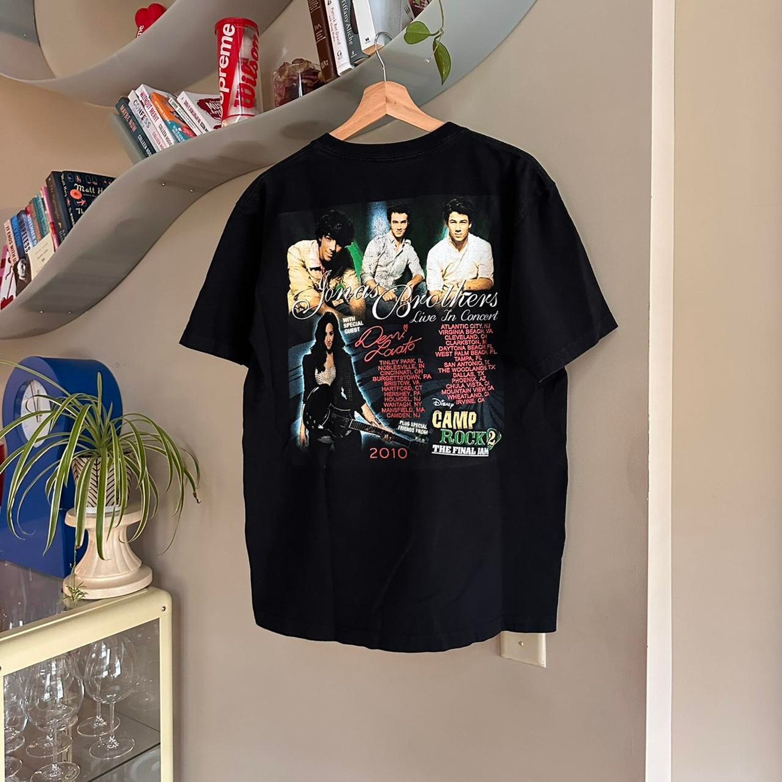Band Tees × Vintage Vintage 2010 Jonas Brothers Band Shirt Size US L / EU 52-54 / 3 - 4 Thumbnail