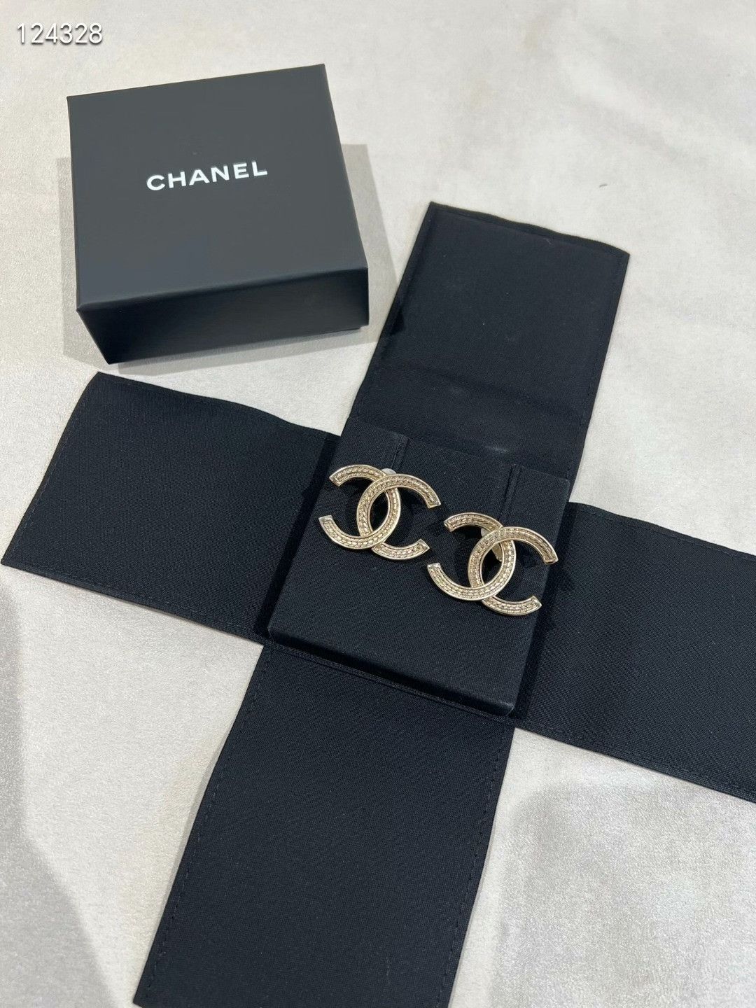Chanel Chanel Rope Wheat Double C Gold Logo Ear Clips Size ONE SIZE - 1 Thumbnail