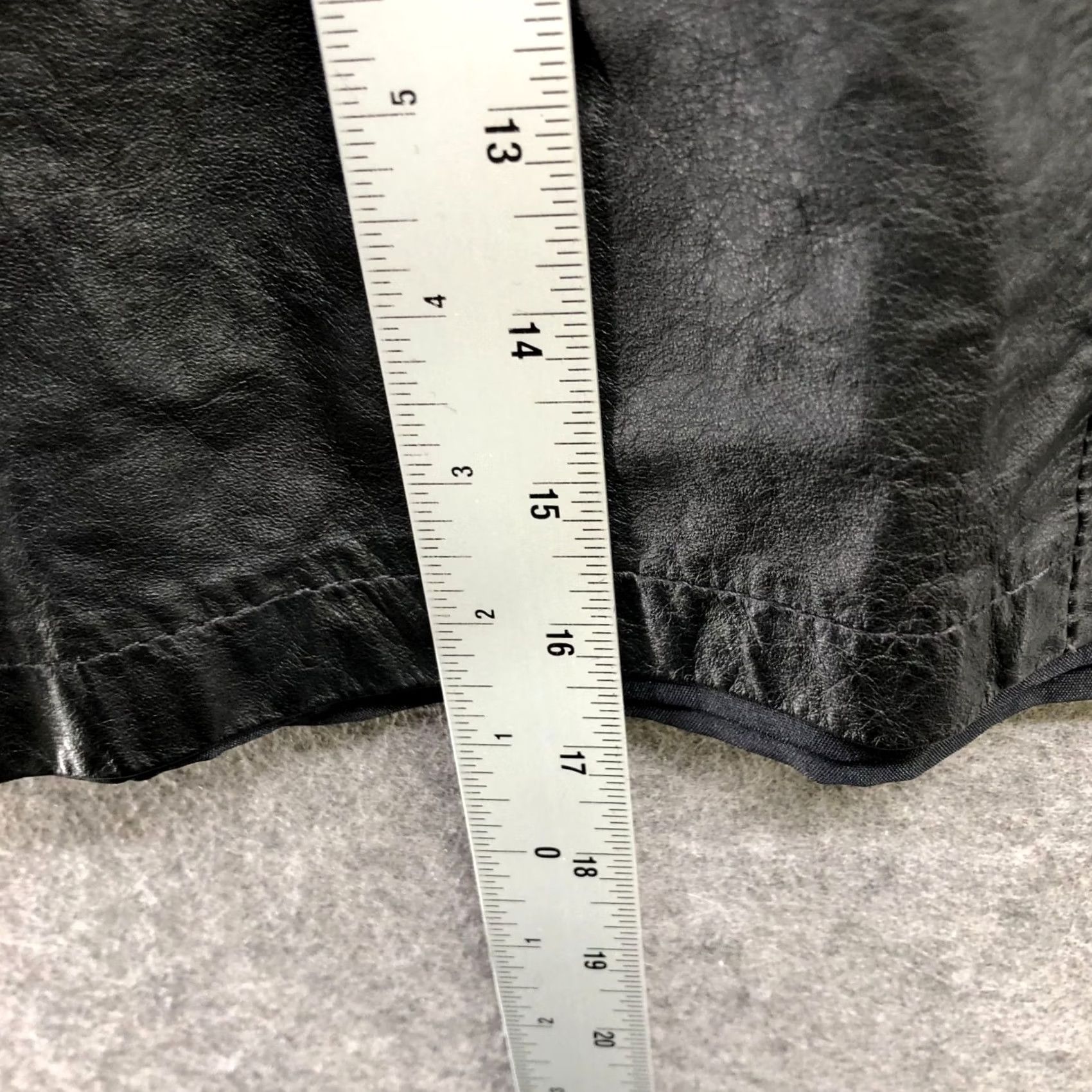 Vintage VTG Genuine Leather Mini Skirt Womens XS Black 24-25'' 9 OPUS Skirt Leather Short Mini Womens Shoes Size 26" / US 2 / IT 38 - 7 Thumbnail