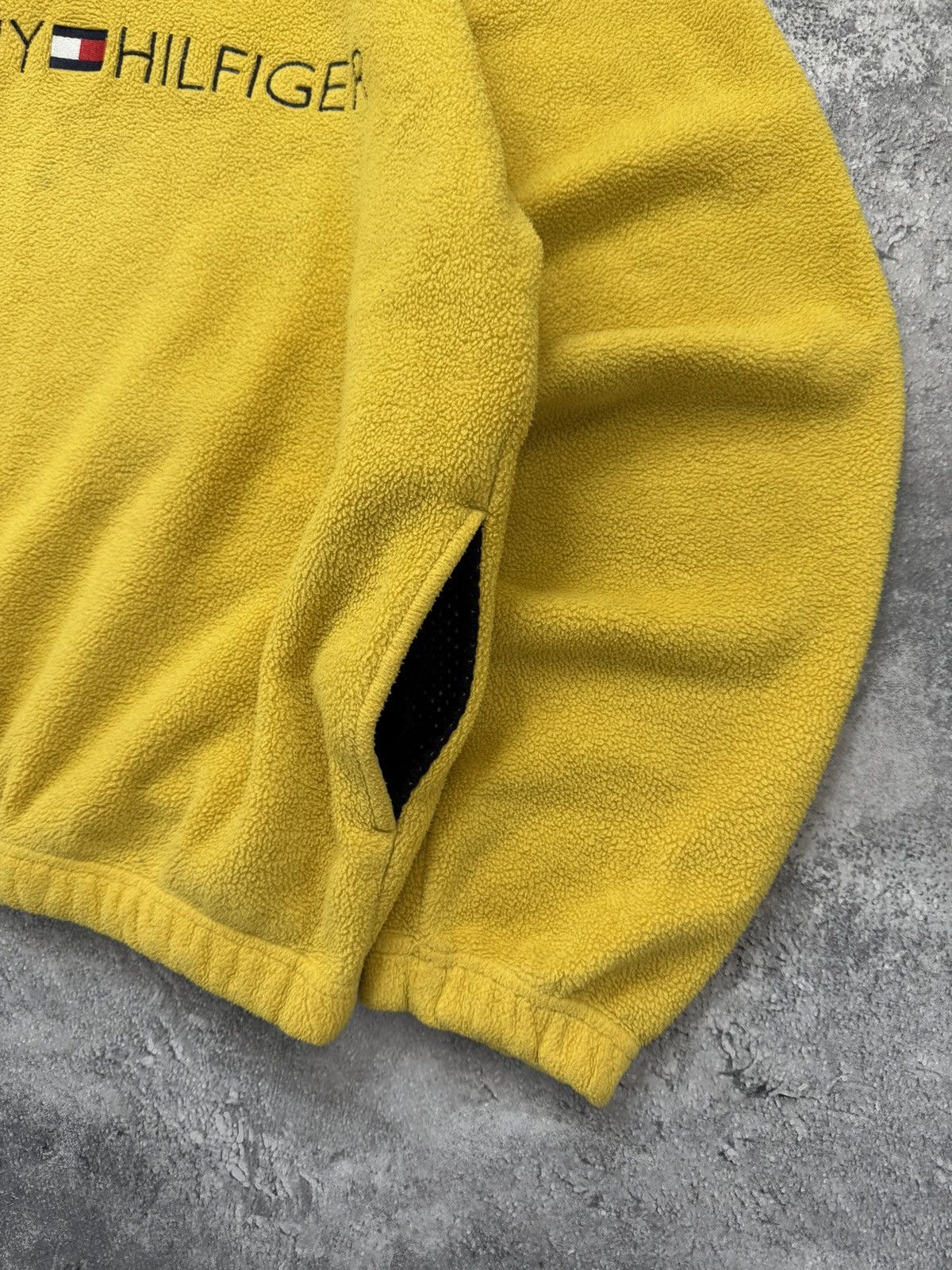 Tommy Hilfiger Vintage Tommy Hilfiger Fleece 1/4 Zip Jacket Big Logo Y2K Size US L / EU 52-54 / 3 - 8 Thumbnail