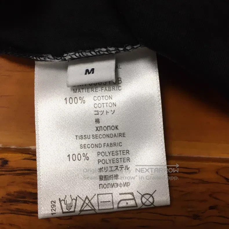 Givenchy Givenchy Classic Black with English Letter Logo Size US M / EU 48-50 / 2 - 5 Thumbnail