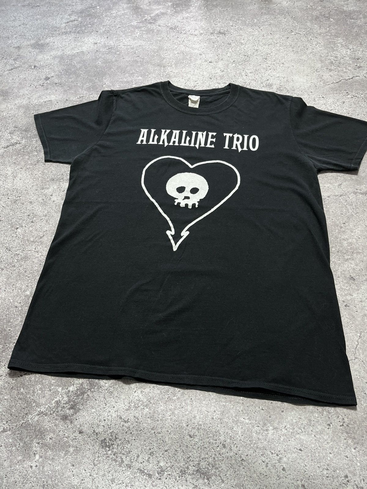 Band Tees Vintage ALKALINE TRIO Punk Band Tour Y2K Tshirt Size US L / EU 52-54 / 3 - 7 Thumbnail