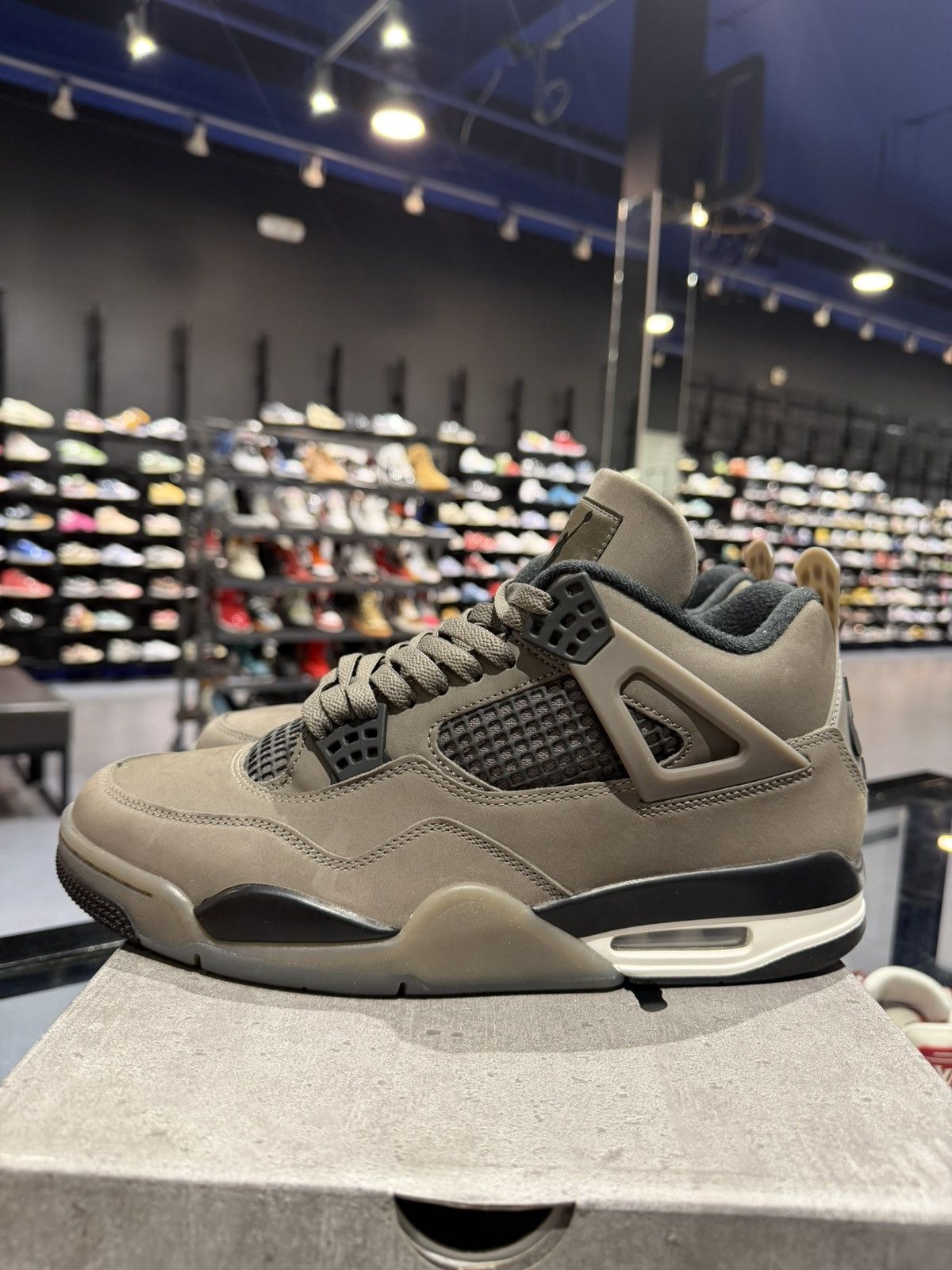 Jordan Brand Size 10.5 - Jordan 4 Retro Cave Stone Size US 10.5 / EU 43-44 - 1 Thumbnail