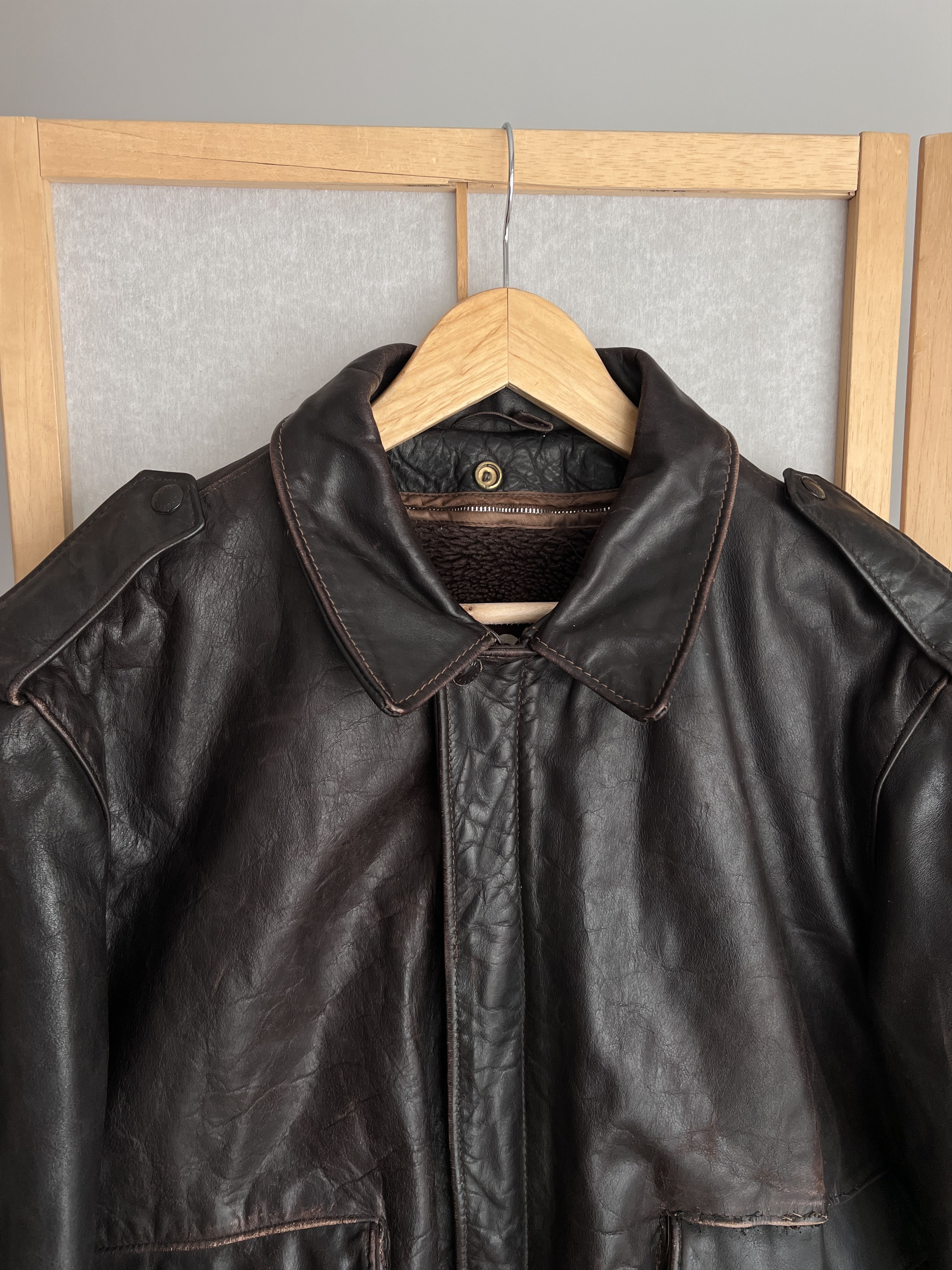 Schott Archive Schott USA VTG 80s Leather faded flyer bomber jacket Size US L / EU 52-54 / 3 - 6 Thumbnail