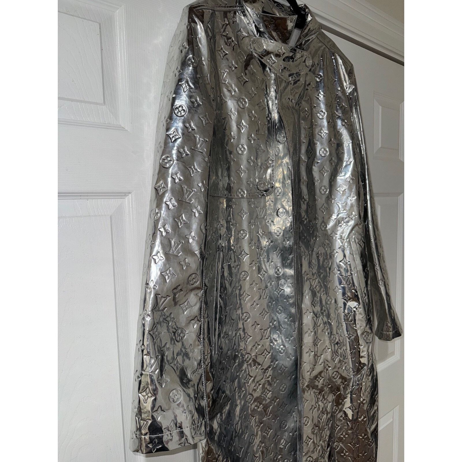 Louis Vuitton Louis Vuitton Virgil Mirror Raincoat Coat Logo Jacket 52 Size US L / EU 52-54 / 3 - 17 Thumbnail