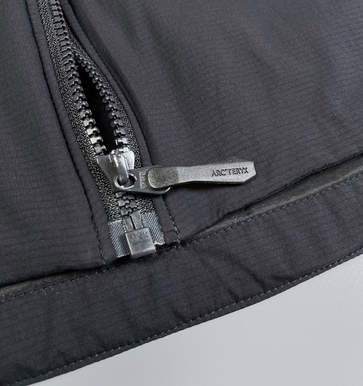 Arc'teryx Women's AW22 Arc'teryx Atom Jacket Black Insulated Size XS Size XS / US 0-2 / IT 36-38 - 22 Thumbnail