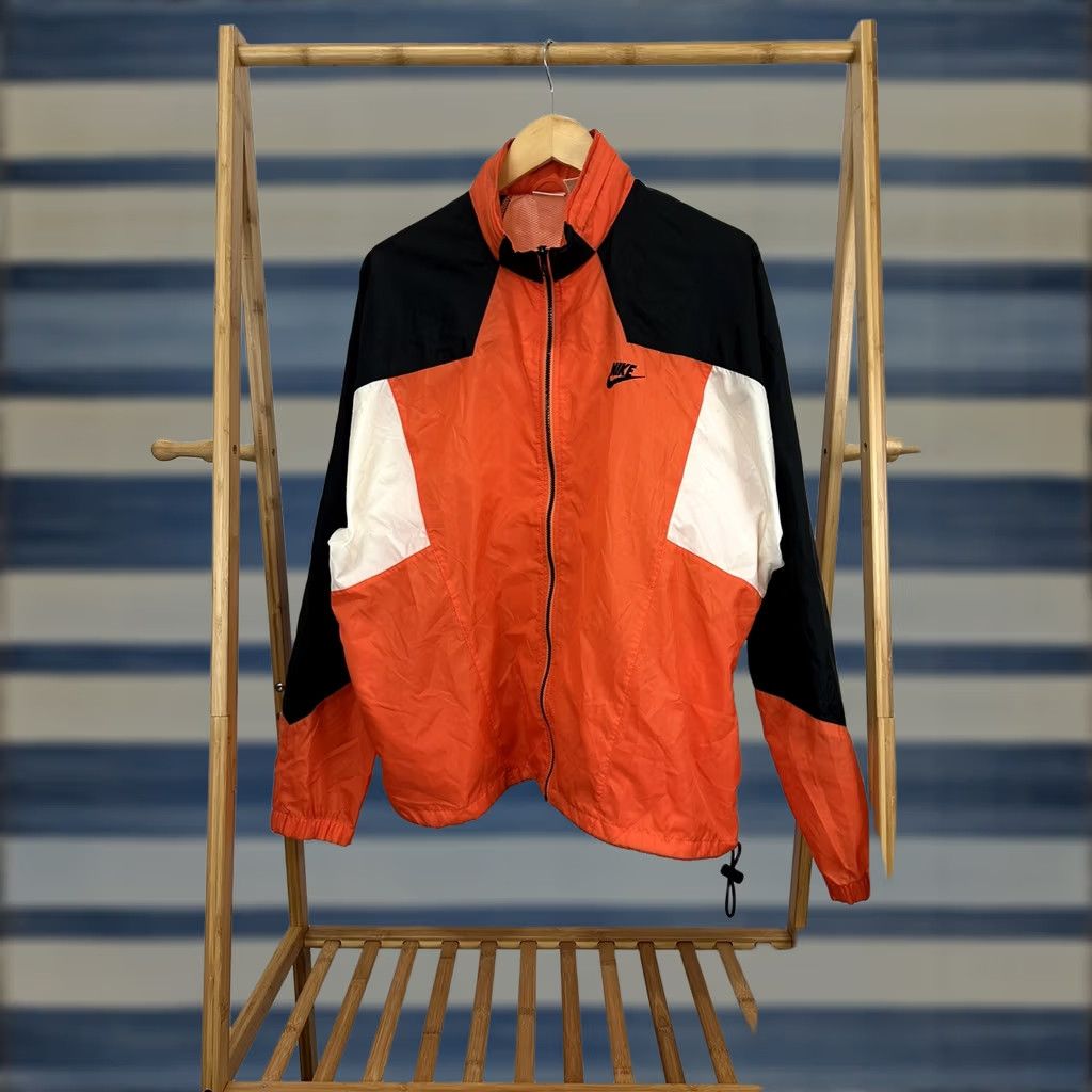 Nike VTG Nike Spellout Swoosh Bold Orange Full Zip Windbreaker Hooded Jacket L Mens Size US L / EU 52-54 / 3 - 1 Thumbnail