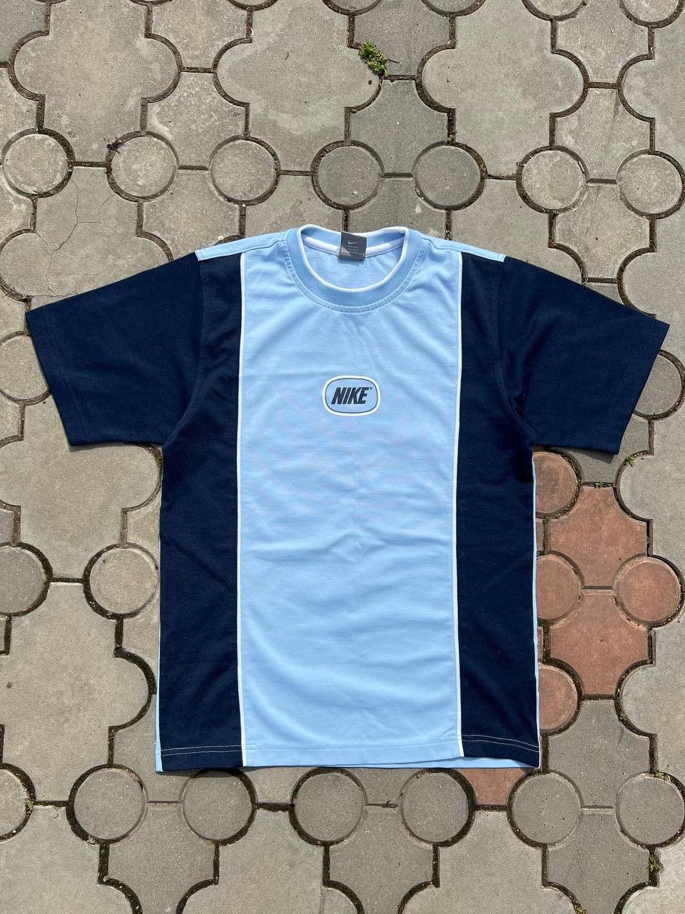 Vintage Vintage Nike Center Logo Oversized Tee Y2K USA Size US M / EU 48-50 / 2 - 1 Thumbnail