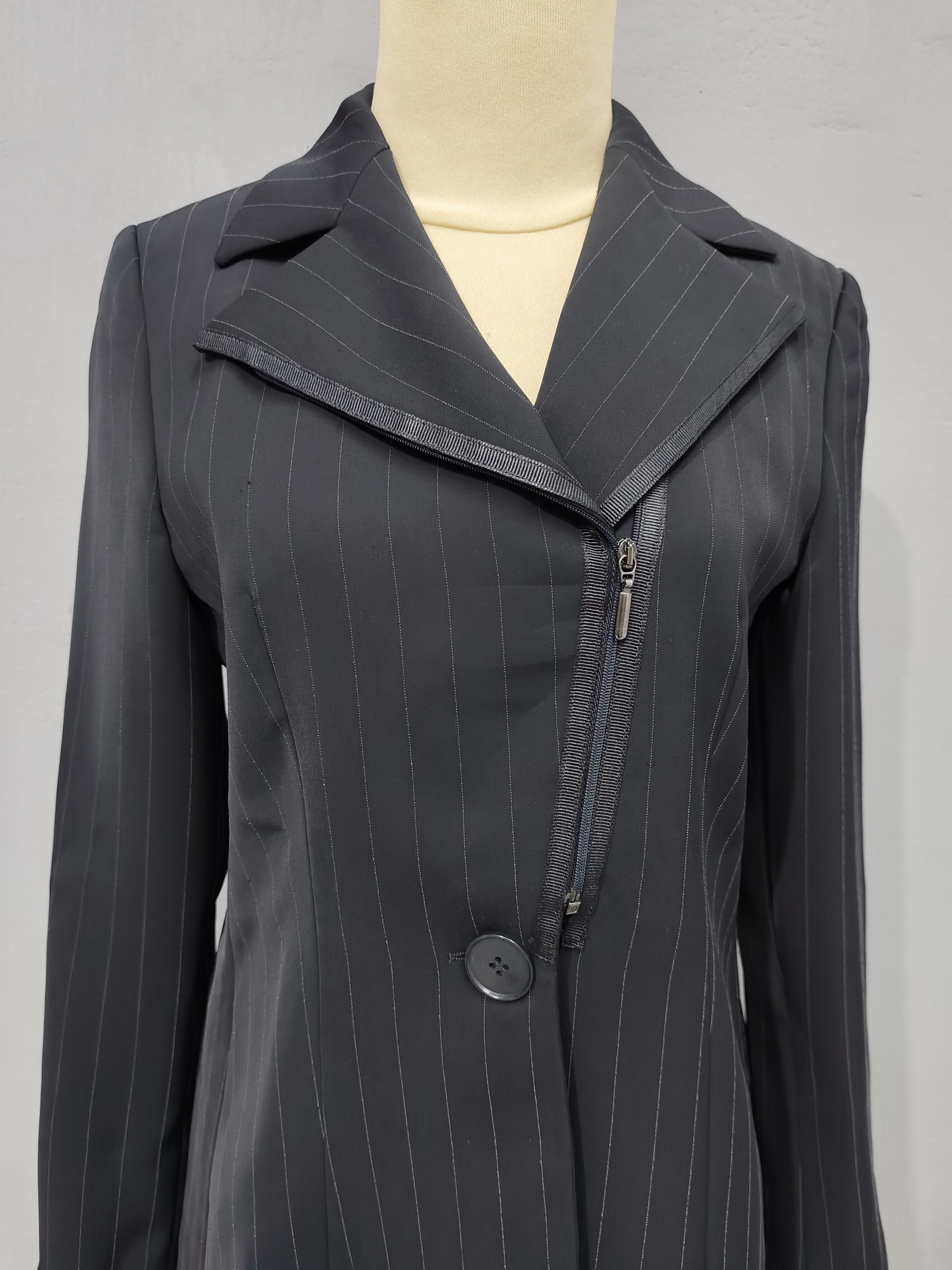 Emporio Armani 00s E.A- Archive Asymmetrical Pinstripe Sculpted Tailoring Size M / US 6-8 / IT 42-44 - 2 Thumbnail