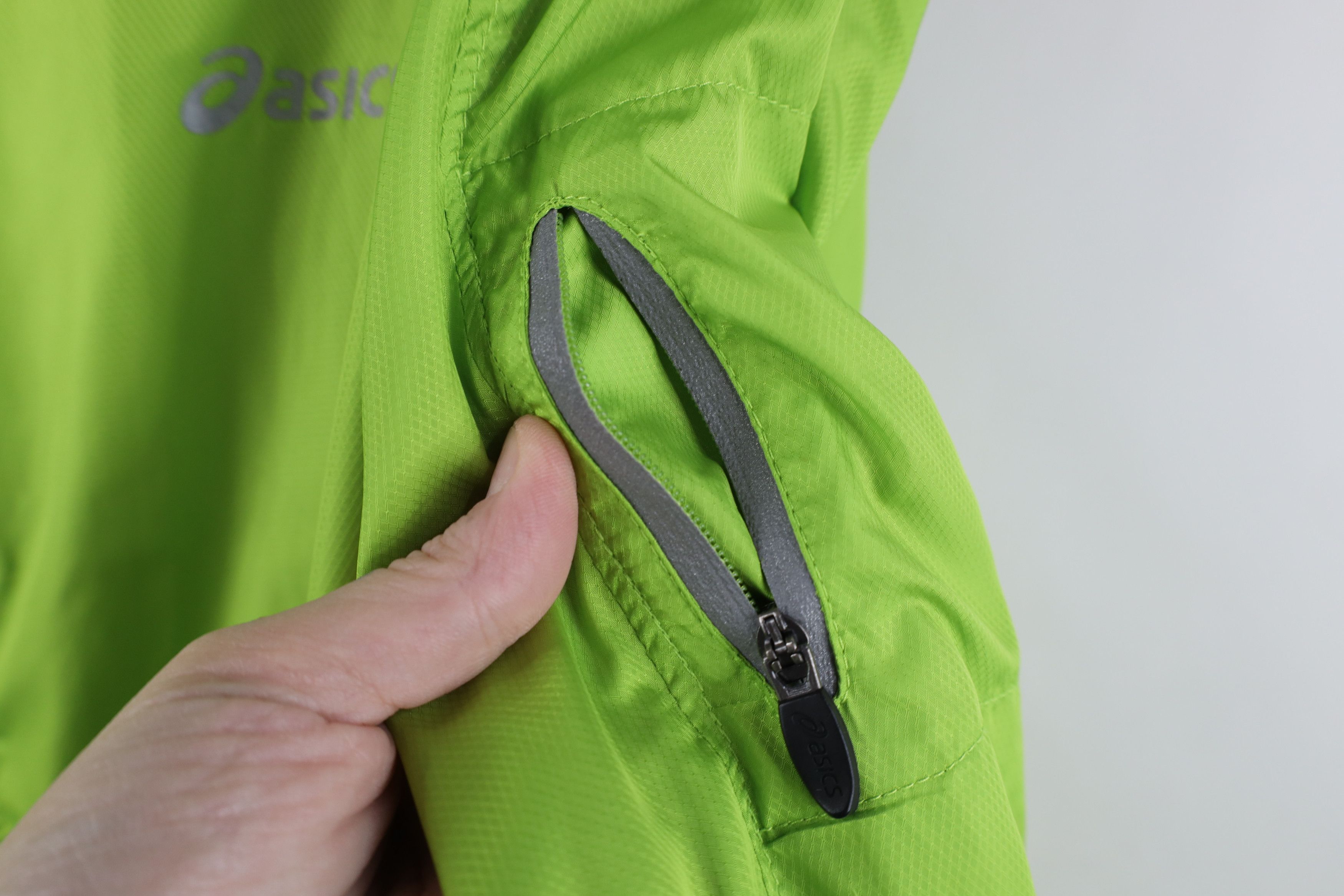Asics Vintage Asics Reflective Running Rain Windbreaker Jacket Size US M / EU 48-50 / 2 - 5 Thumbnail