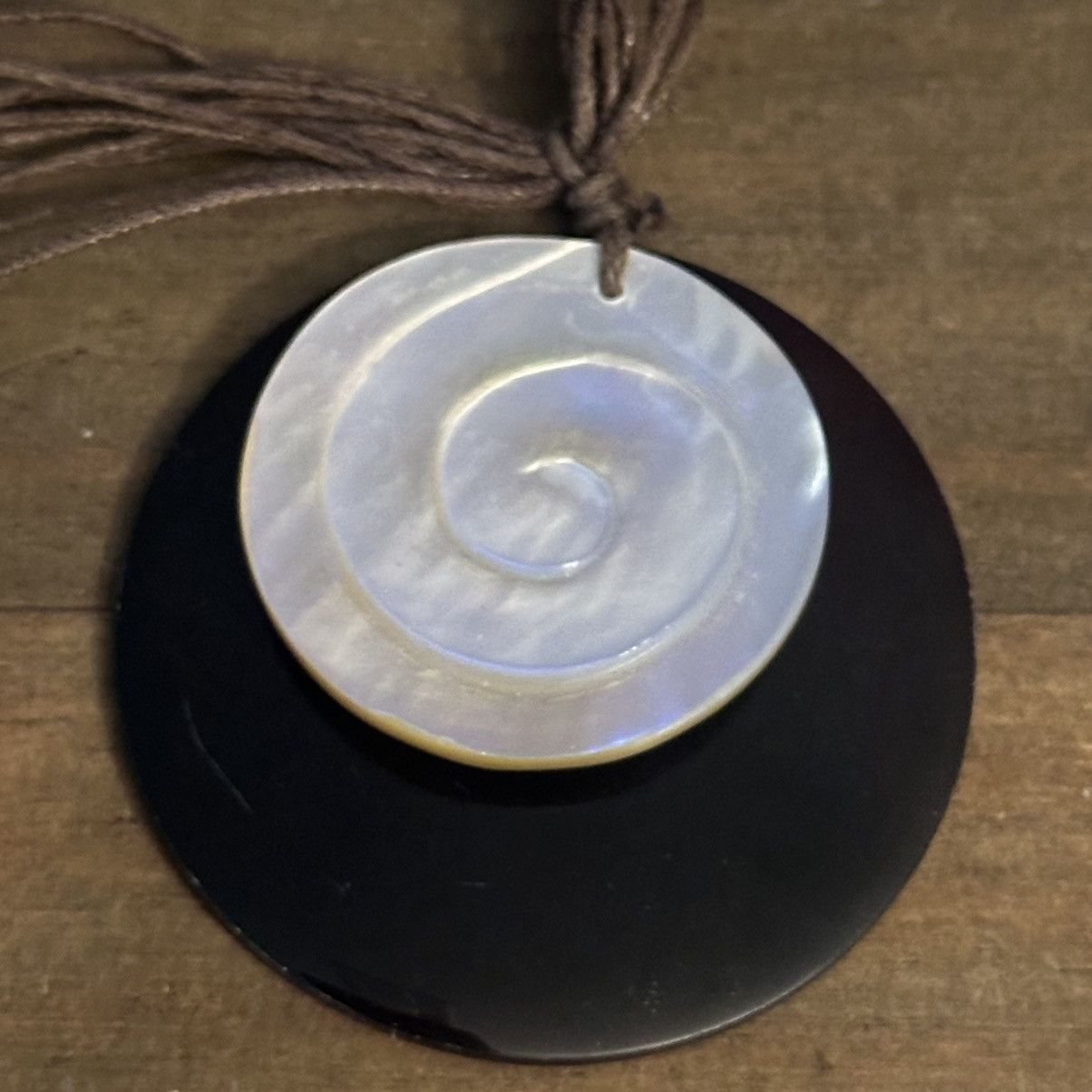 Vintage Vintage multi cord mother of pearl pendant necklace Size ONE SIZE - 3 Thumbnail
