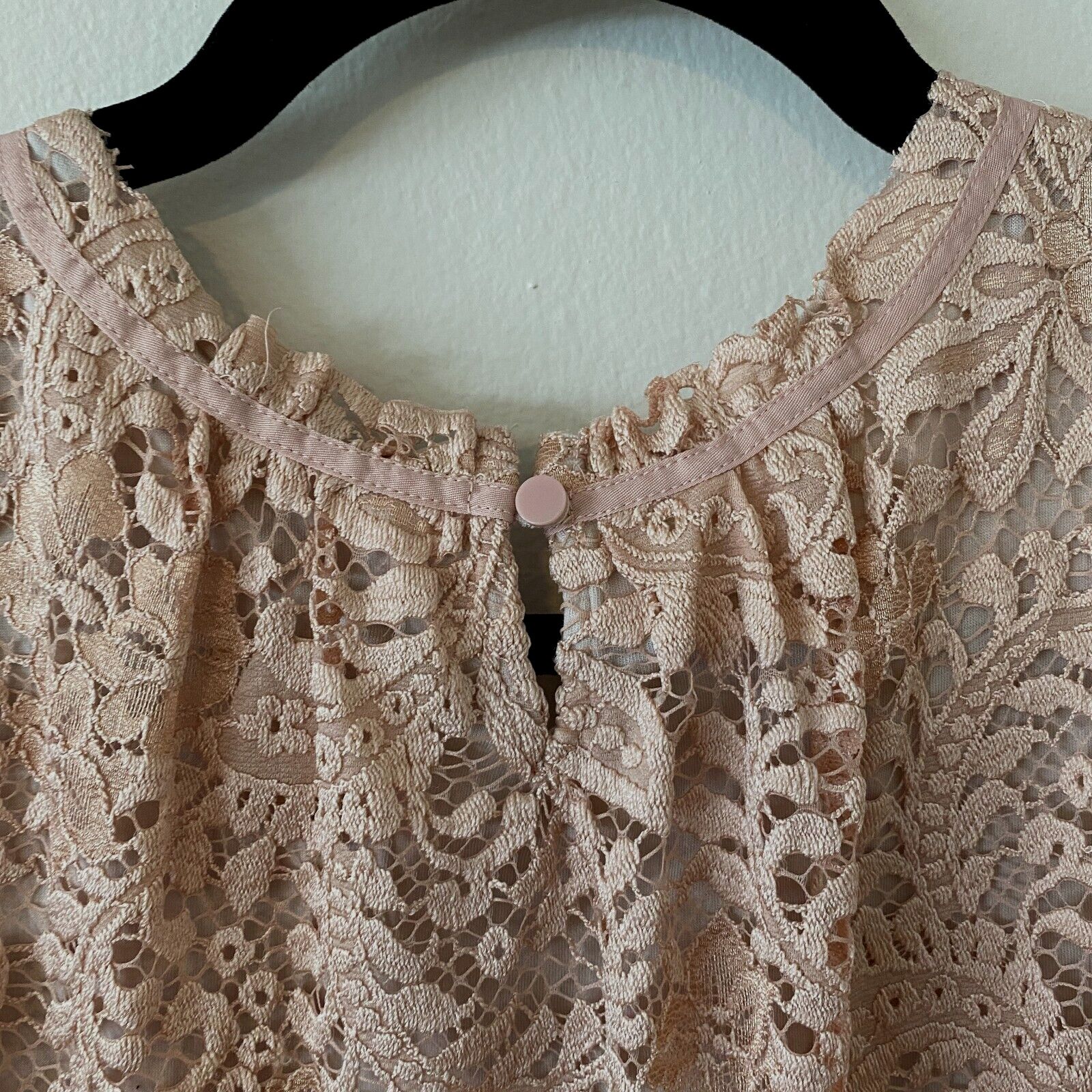 Other LOFT Rose Floral Lace Lined Sleeveless Blouse Key Hole XSP Size XS / US 0-2 / IT 36-38 - 5 Thumbnail