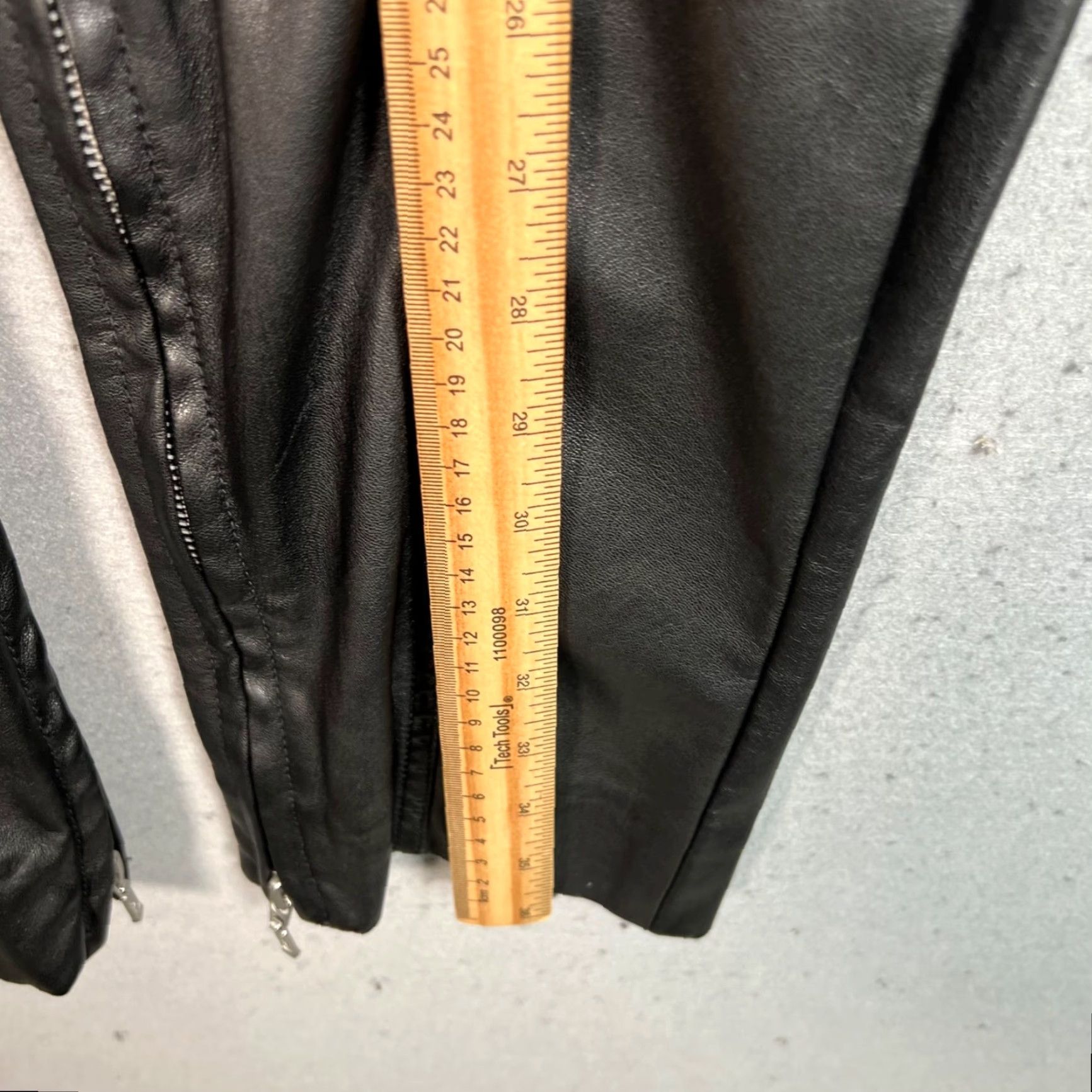Urban Outfitters Urban Outfitters Black Faux Leather Pants With Zipper Details Size 2 Womens Size 26" / US 2 / IT 38 - 6 Thumbnail
