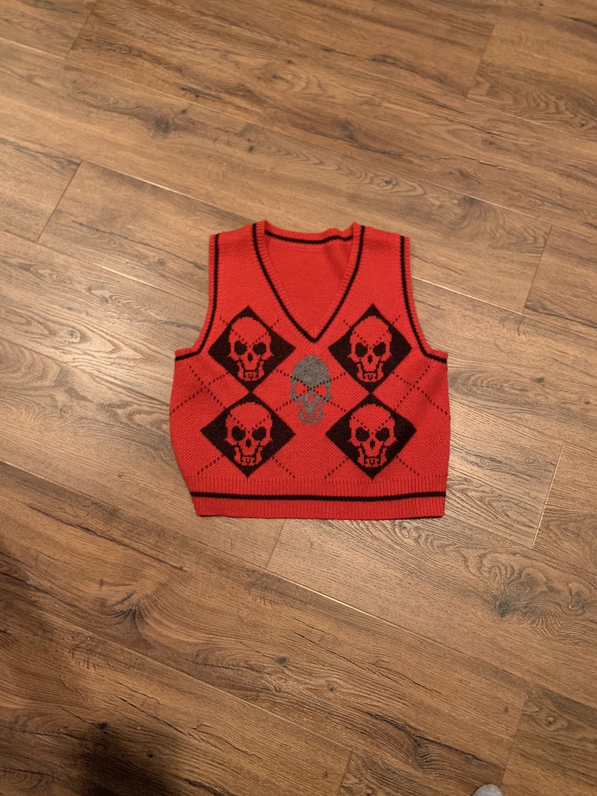 Shein Argyle Red and Black Crop Top Sweater Size M / US 6-8 / IT 42-44 - 1 Thumbnail