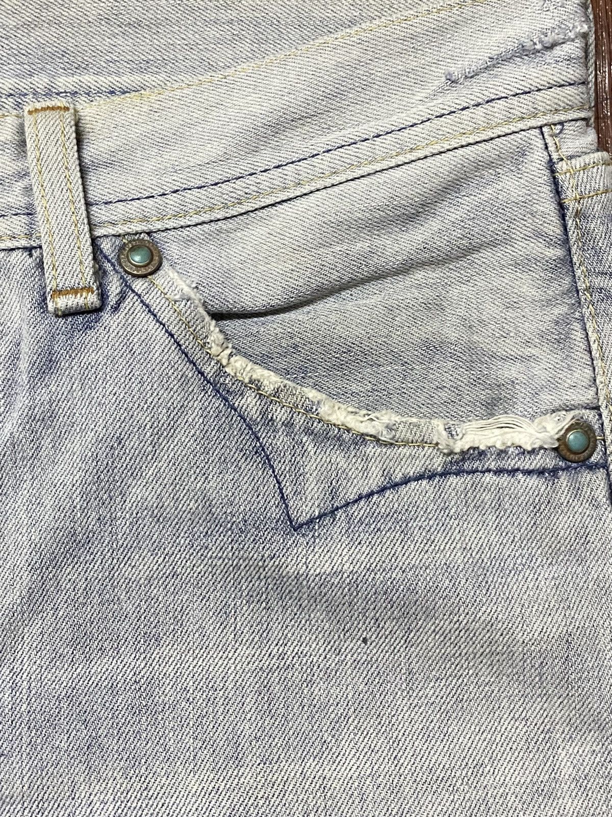 Levi's Vintage Clothing Vintage Levis 705 90’s Selvedge Faded Wash Distressed Jeans Size US 29 - 7 Thumbnail