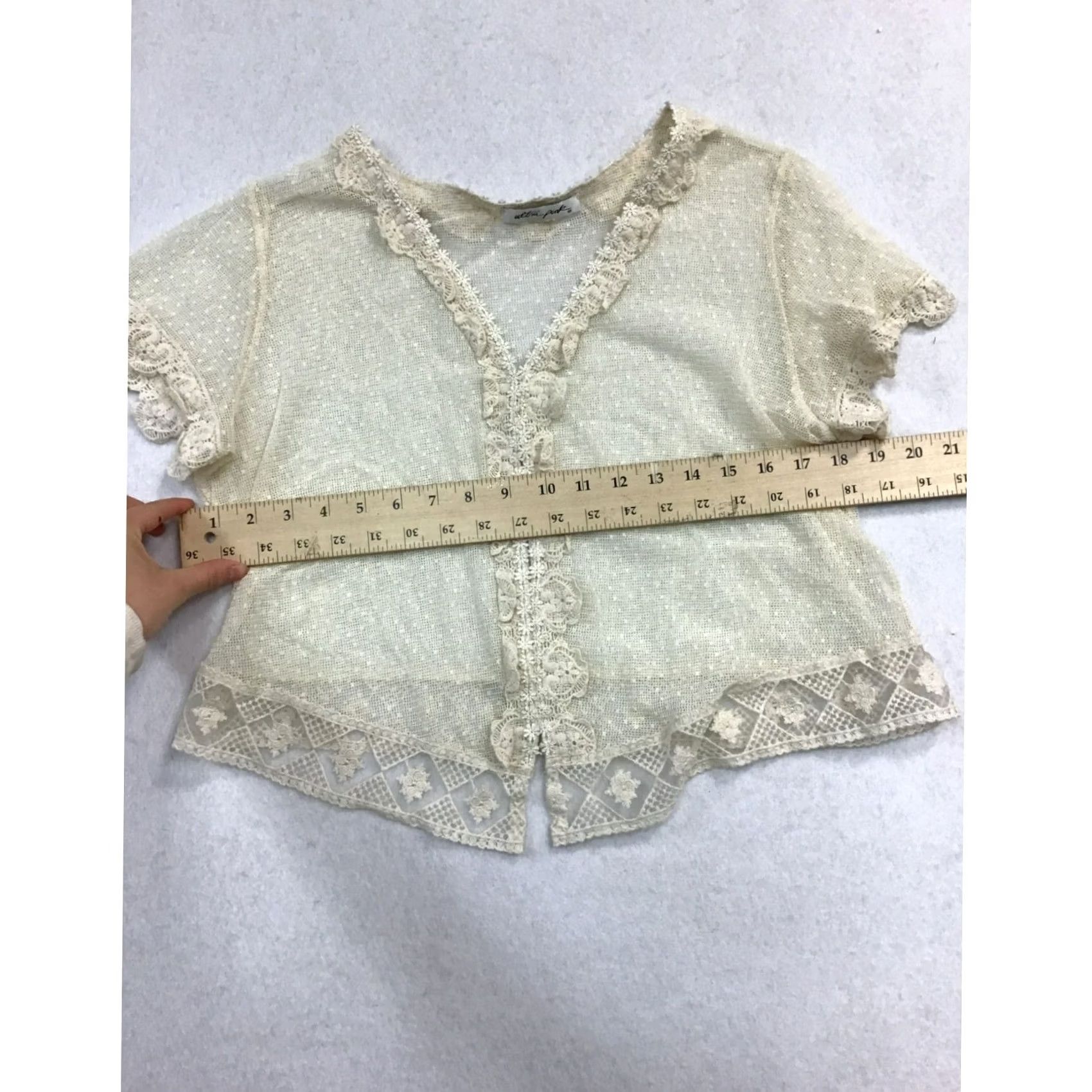Vintage VINTAGE Ultra Pink Womens Cardigan Lace Ivory S/M Womens, Cardigan, Lace, Ivory, Size S/M, Pre-Owned Like New, 1960 Size S / US 4 / IT 40 - 7 Thumbnail