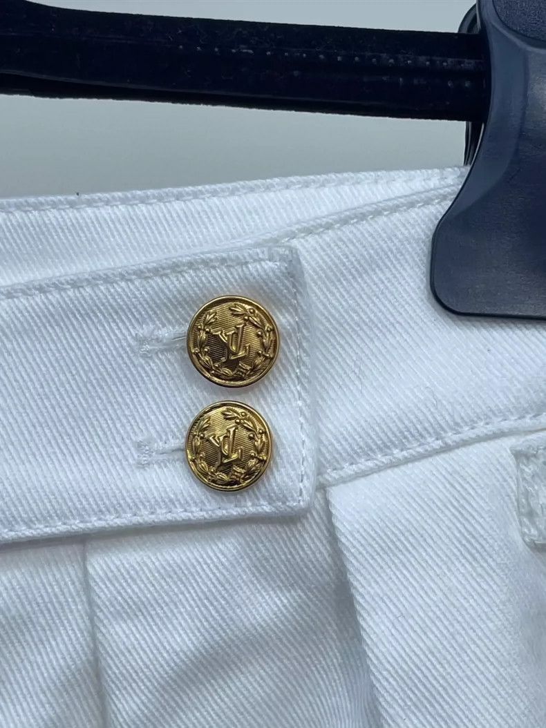 Louis Vuitton LOUIS VUITTON White denim shorts with gold buttons shorts 2 Size 33" - 4 Thumbnail