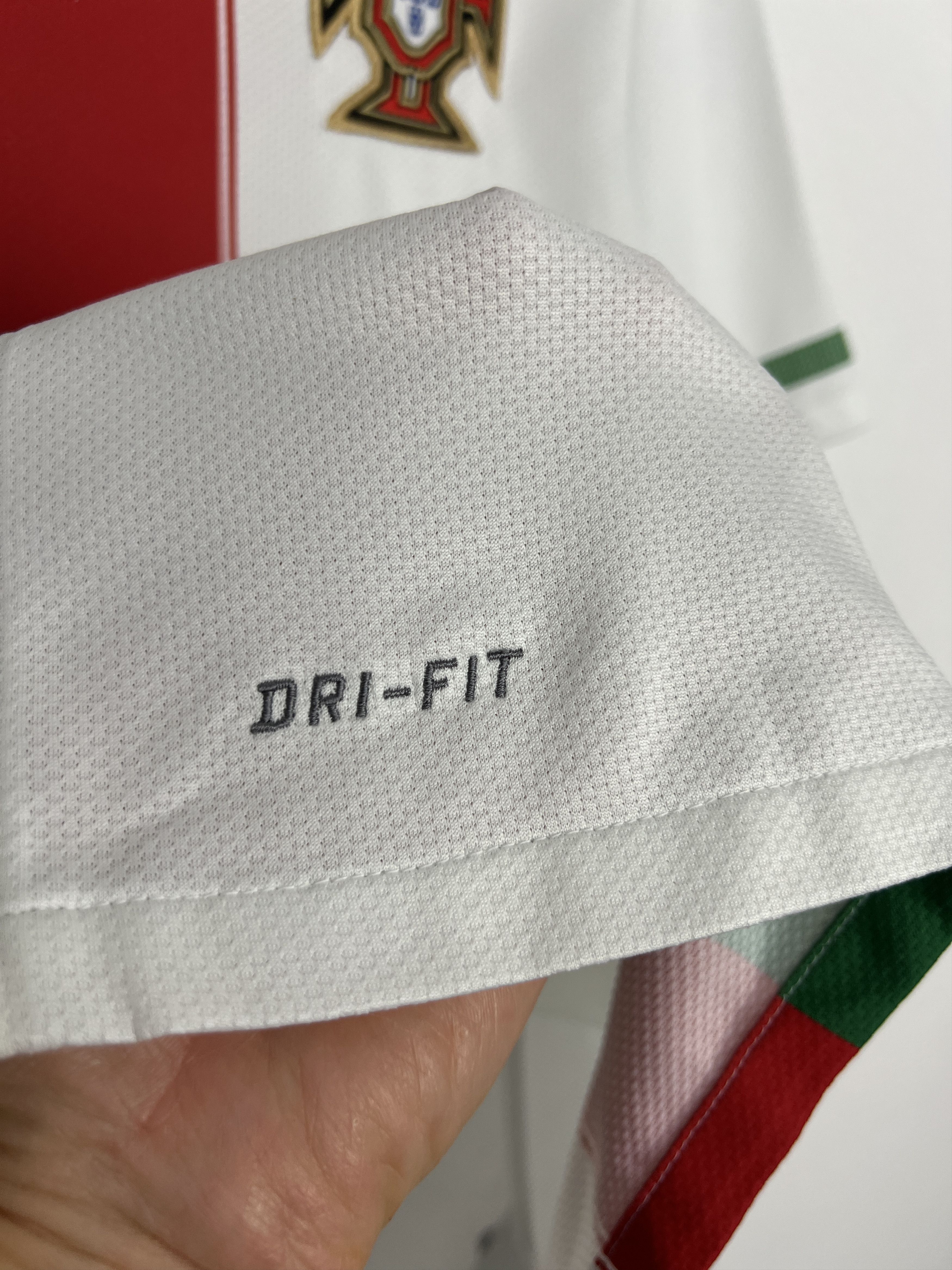 Nike Portugal Away football shirt Soccer Jersey National Trikot Size US M / EU 48-50 / 2 - 5 Thumbnail