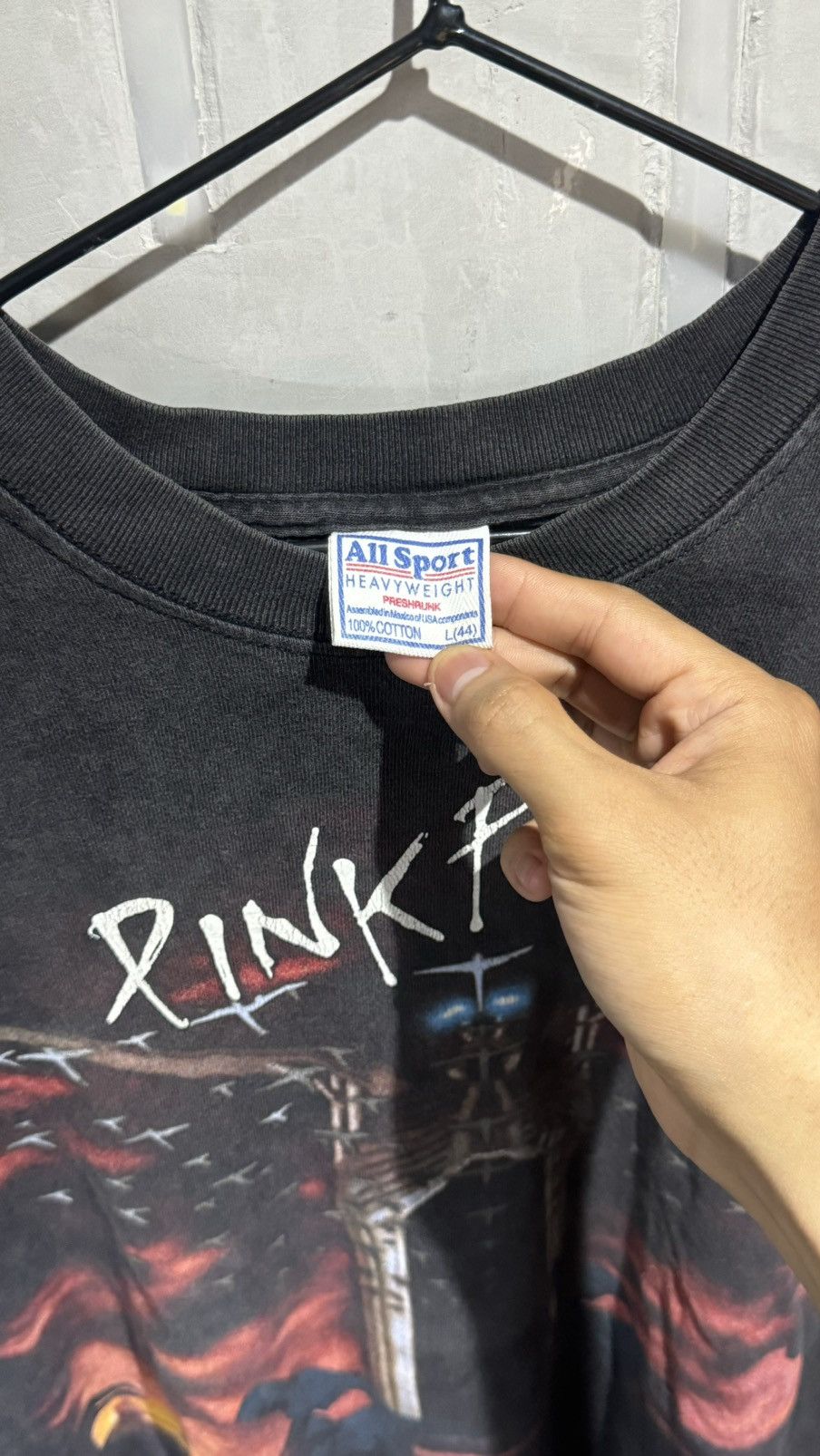 Band Tees × Pink Floyd × Vintage Vintage 90s Pink Floyd The Wall Tshirt Size US L / EU 52-54 / 3 - 6 Thumbnail