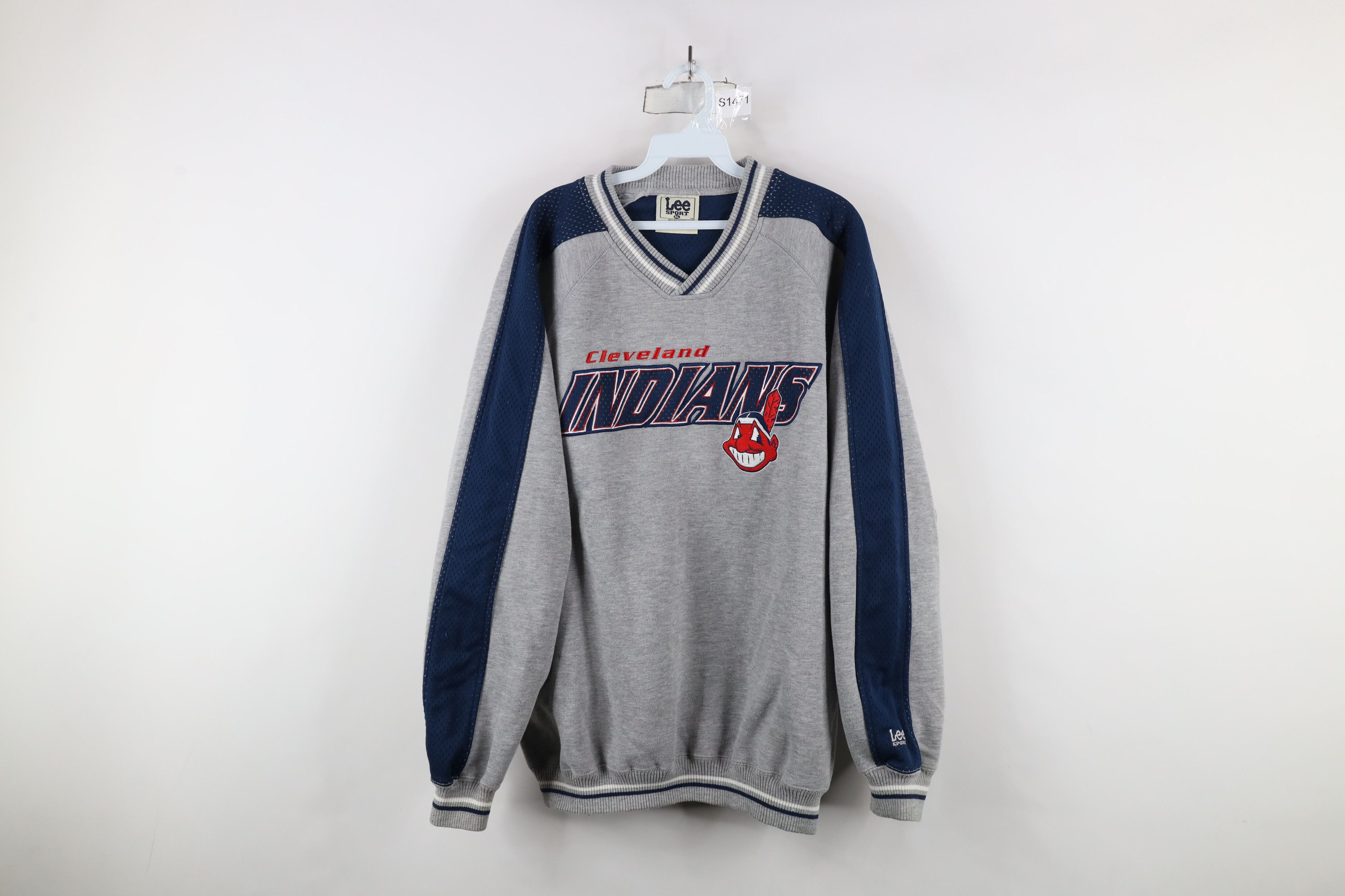 Vintage Vintage 90s Chief Cleveland Indians Baseball Sweatshirt Size US XL / EU 56 / 4 - 1 Thumbnail