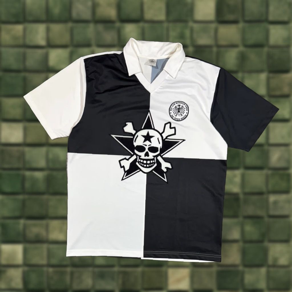 Vintage Die Toten Hasen Jersey Shirt Skull Crossbones Punk Rock Graphic Size XL Mens T-Shirt Black/White Size US XL / EU 56 / 4 - 1 Thumbnail