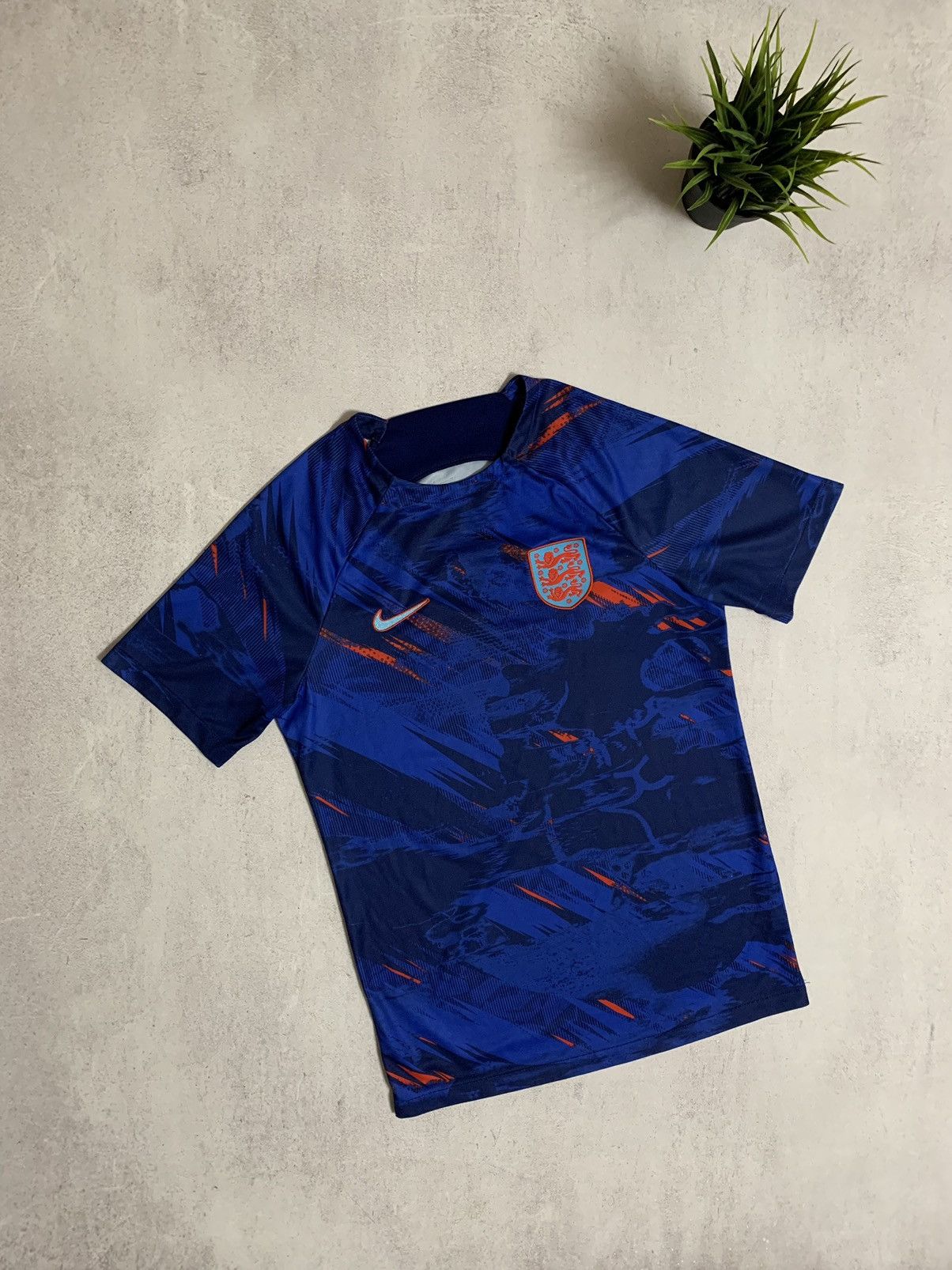 Nike Vintage Nike England T Shirt Tee Jersey Soccer Overprinted Size US S / EU 44-46 / 1 - 1 Thumbnail