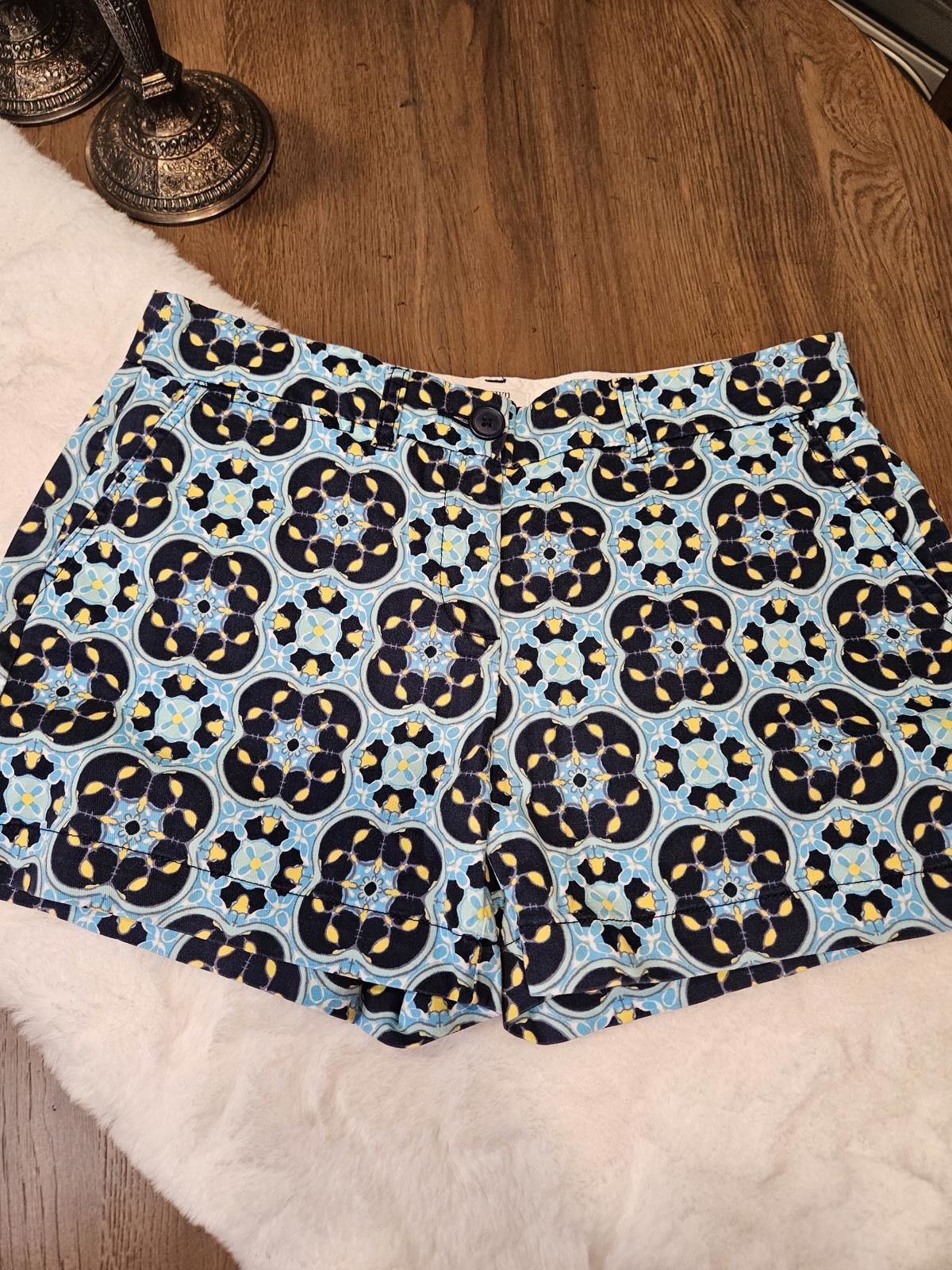 Designer Crown & Ivy Printed Shorts for Summer #214 Size 28" / US 6 / IT 42 - 1 Thumbnail