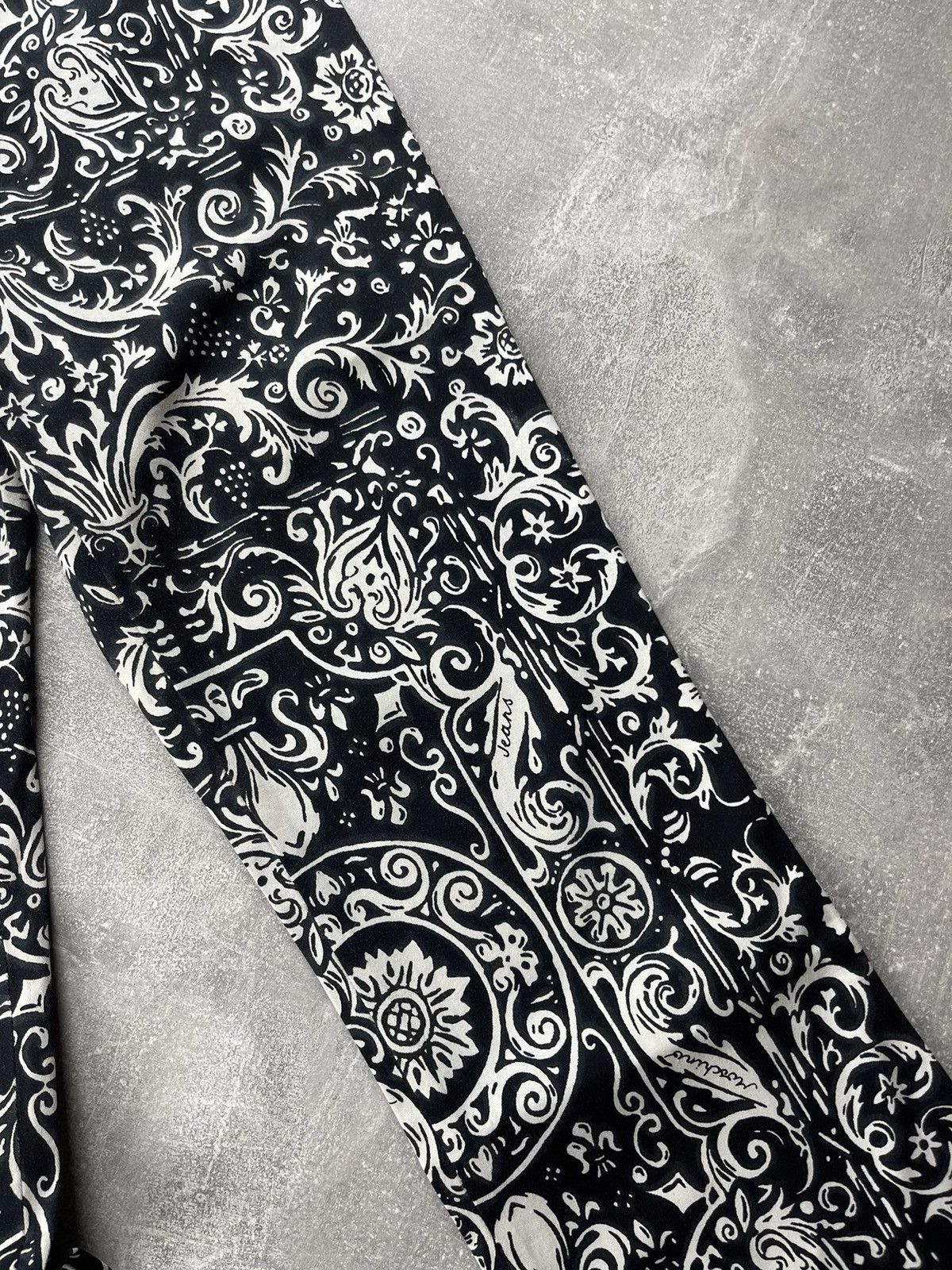 Moschino Moschino Jeans VNTG Paisley Print Flared Pants Black White Size 30" / US 8 / IT 44 - 5 Thumbnail