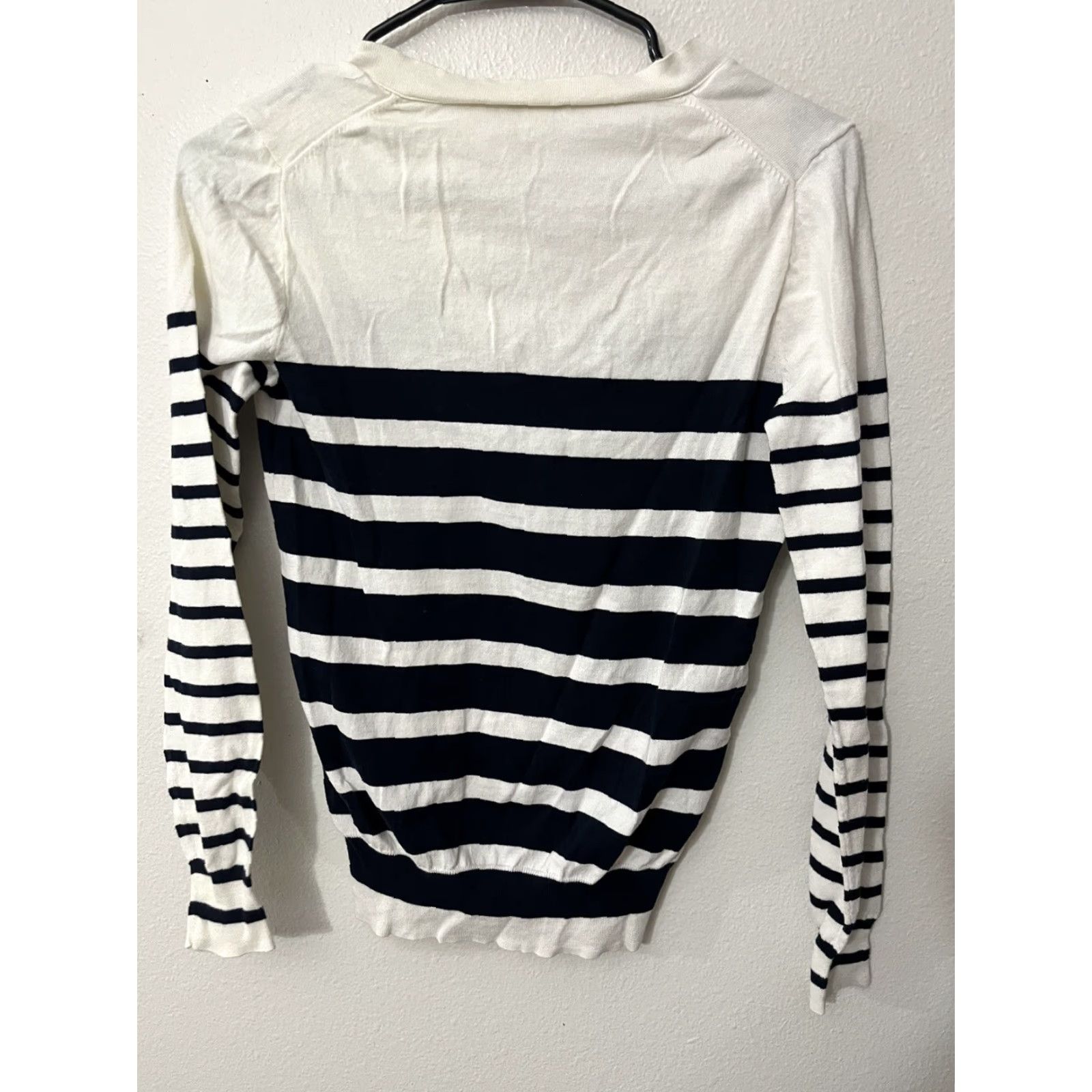J.Crew JCrew factory Striped double stripe V neck long sleeve Sweater Sz S Ivory/Navy Size S / US 4 / IT 40 - 2 Thumbnail