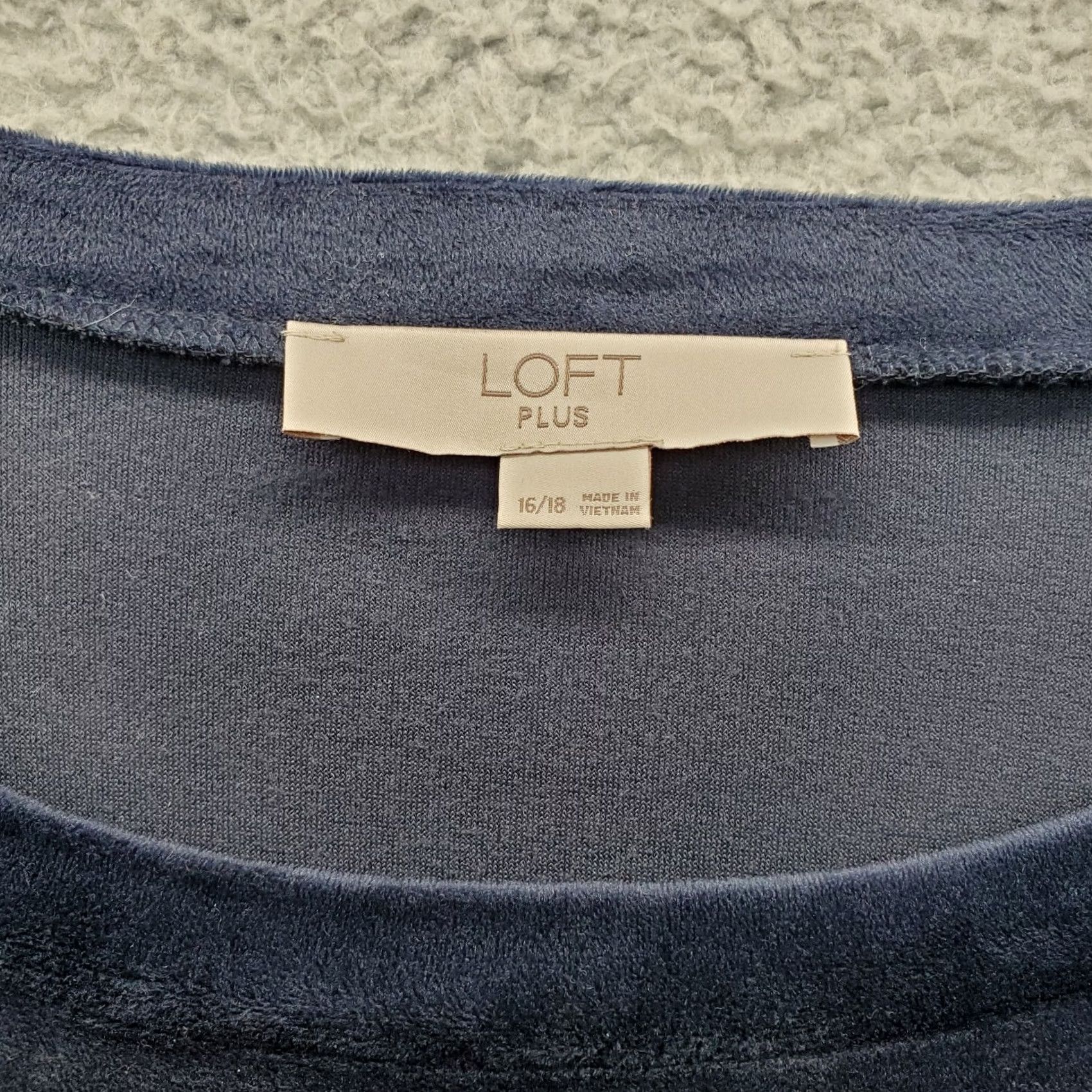 Loft LOFT Sweatshirt Womens 16/18 Navy Velour Elastic Cuff Hem Round Neck Pullover Shirt Womens Size 16/18 Navy Velour Pullover Size XXL / US 16-18 / IT 52-54 - 5 Thumbnail