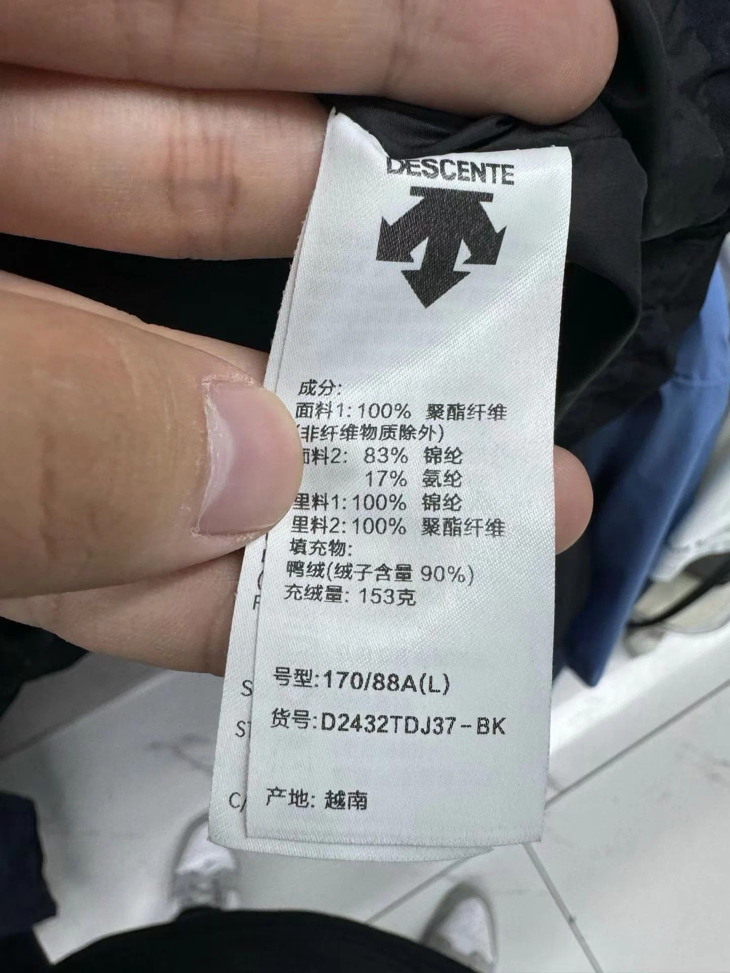 Descente "Descente Womens Short Hooded DownCoat Black L" Size L / US 10 / IT 46 - 4 Thumbnail