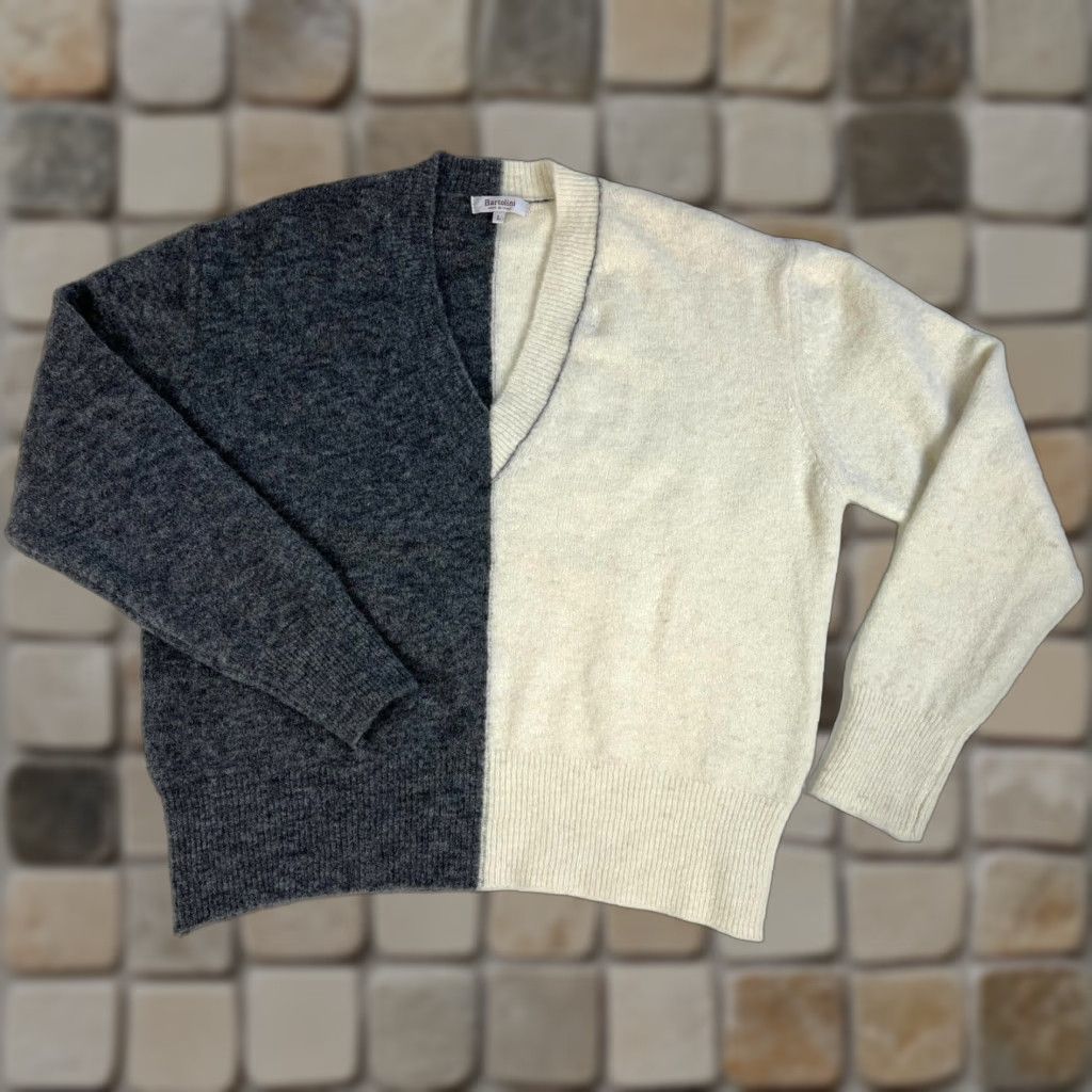 Vintage Bartolini Women's V-Neck Sweater Shirt Two-Tone Knit Pullover Size L Gray White Two-Tone Italian Made in Italy Features Lightweight Stretch Size L / US 10 / IT 46 - 1 Thumbnail