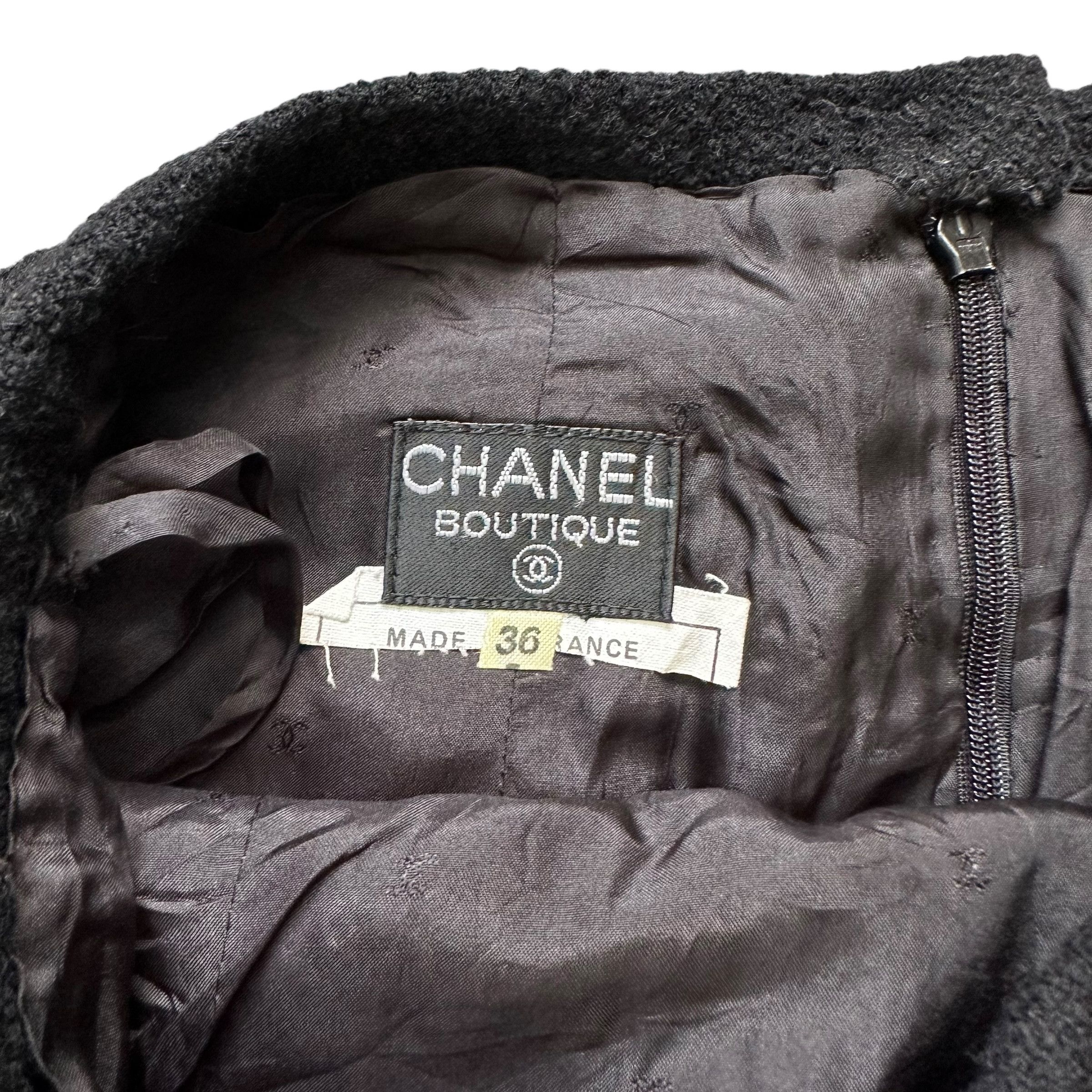 Chanel Chanel Boutique Black Tweed Mini Skirts #A26-0589 Size 25" / US 0 / IT 36 - 4 Thumbnail