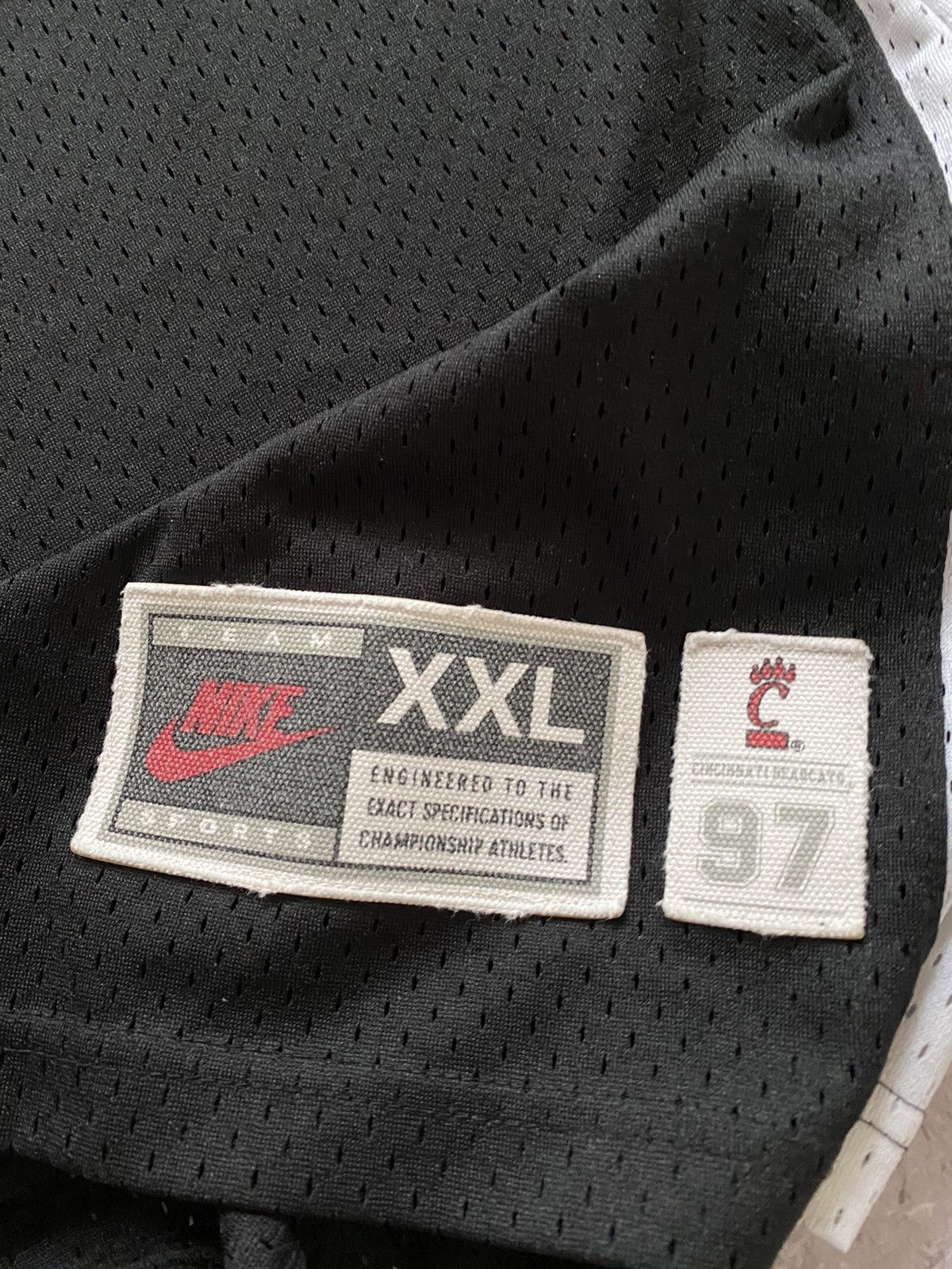 NBA × Nike × Vintage Nike Cincinnati Bearcats Danny Fortson #25 Basketball Jersey Size US XXL / EU 58 / 5 - 11 Thumbnail