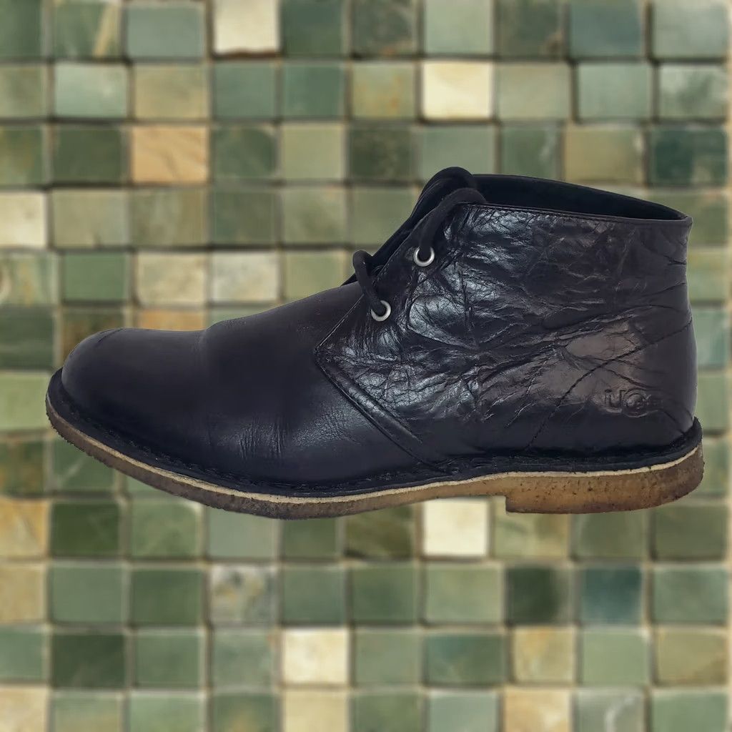Ugg UGG Leighton Chukka Boots Mens Sz 8.5 Black Leather Ankle Classic Shoes Leather Outsole Cushioned Casual Shoes Mens Size US 9 / EU 42 - 1 Thumbnail