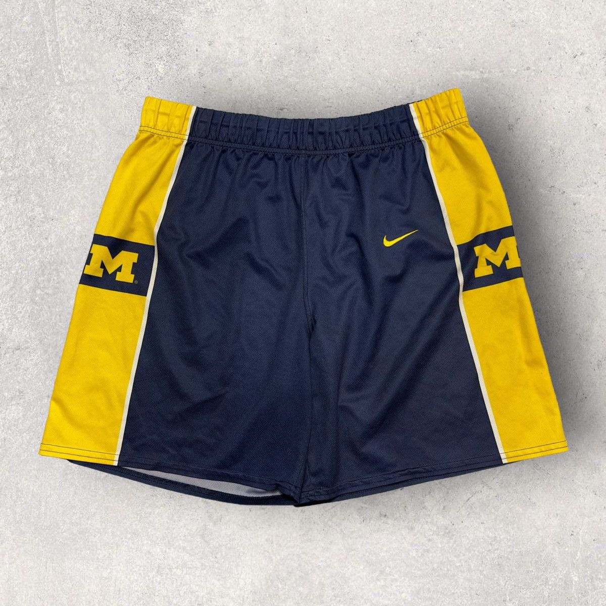 NCAA × Nike × Vintage Vintage Michigan Wolverines shorts Size US 32 / EU 48 - 1 Thumbnail