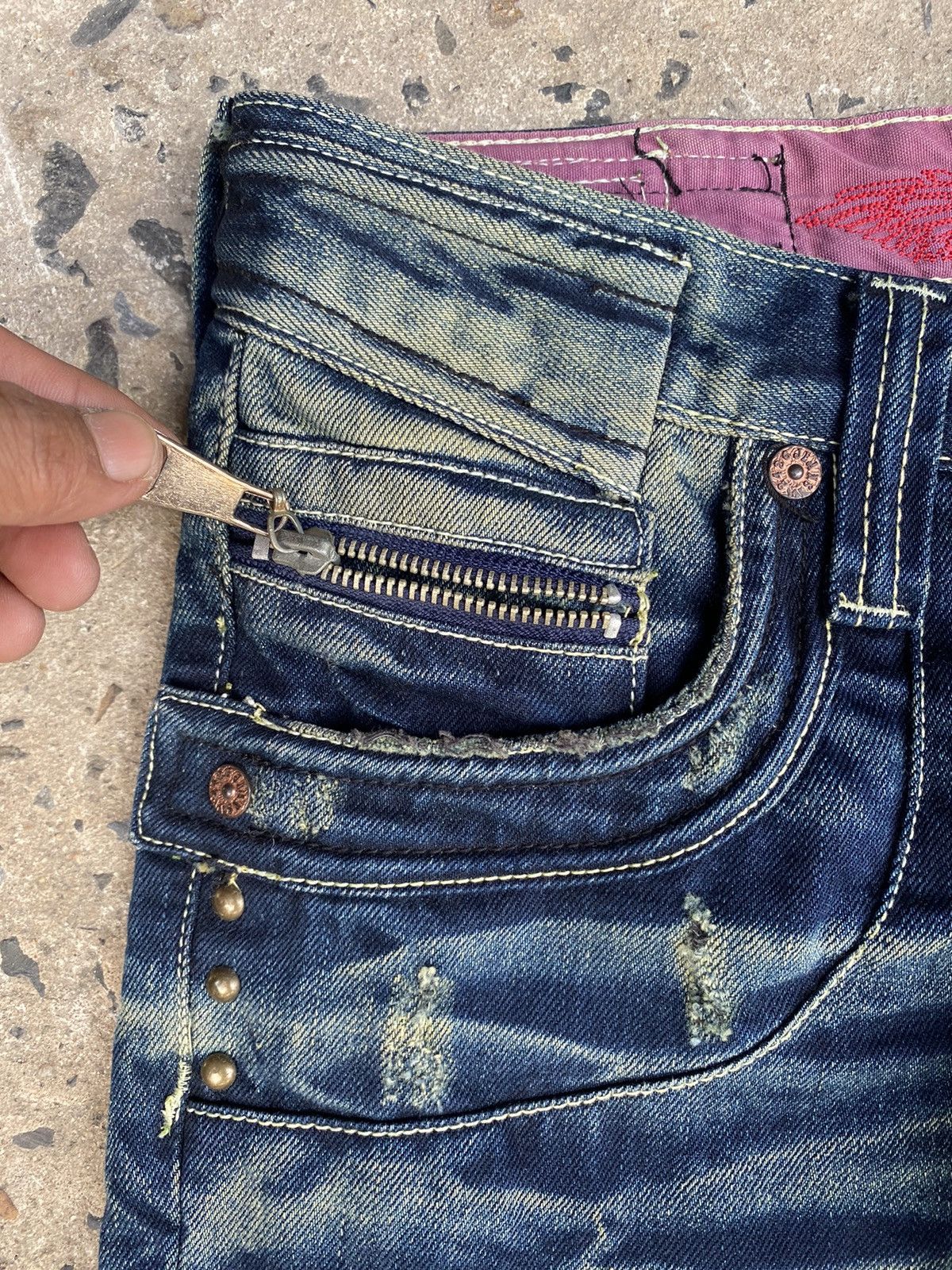 Japanese Brand Vintage Distressed 2426 Jeans Fedding Denim Size US 31 - 10 Thumbnail