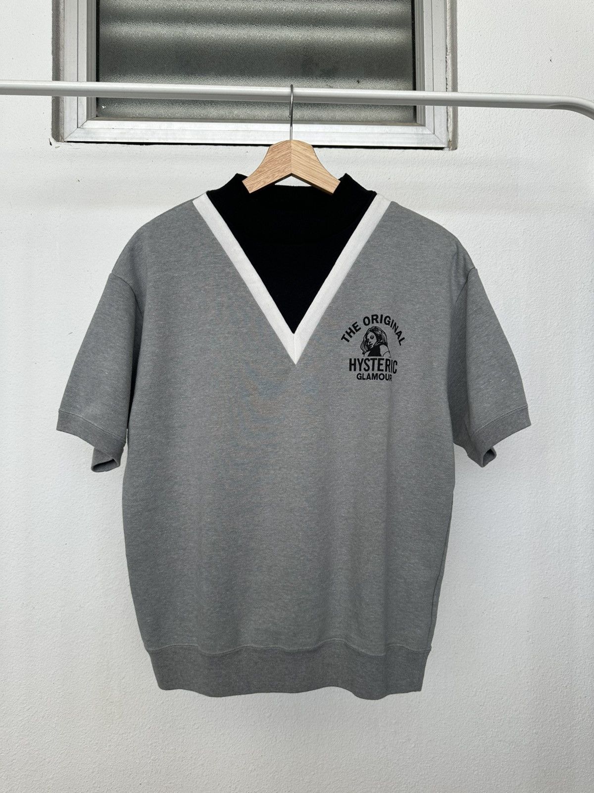 Hysteric Glamour 2010's Hysteric Glamour V shape sweatshirt short sleeve Size US M / EU 48-50 / 2 - 5 Thumbnail