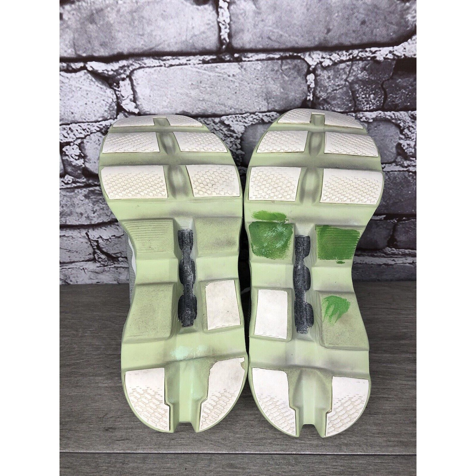 On On Cloud Wide Lime Green Gray White LaceUp Gym Running Shoes Size US 8 / IT 38 - 18 Thumbnail
