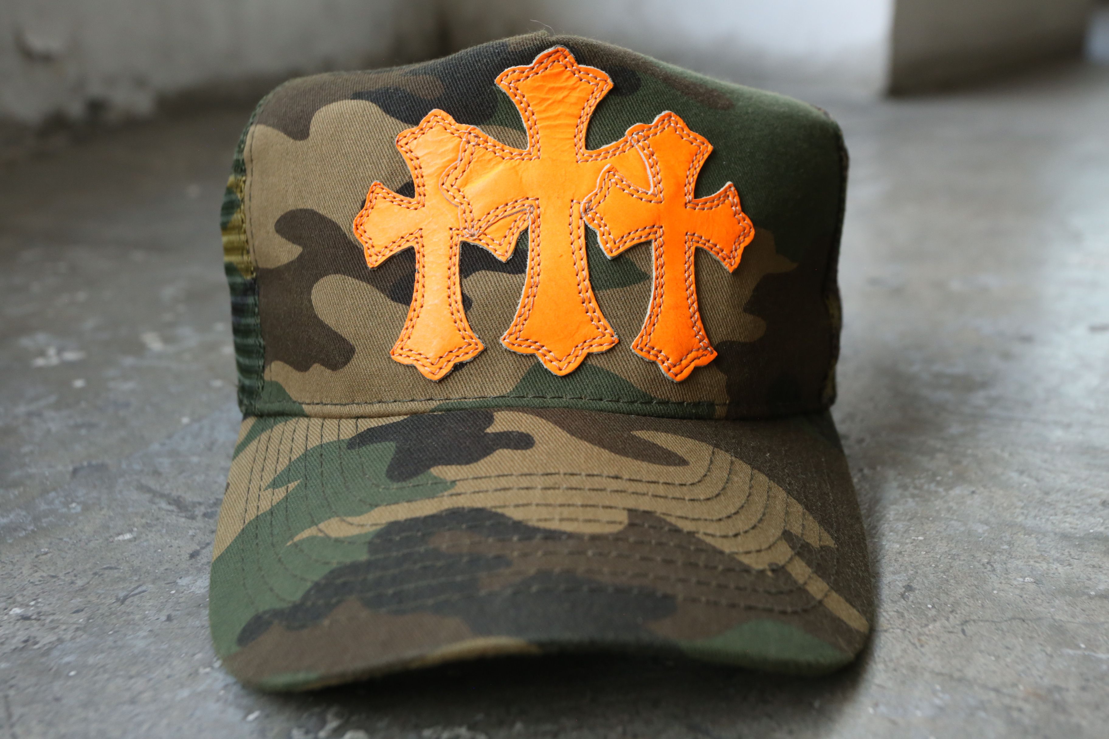 Chrome Hearts Chrome Hearts - Vintage - Cemetery Cross Camo Trucker Cap Size ONE SIZE - 2 Thumbnail
