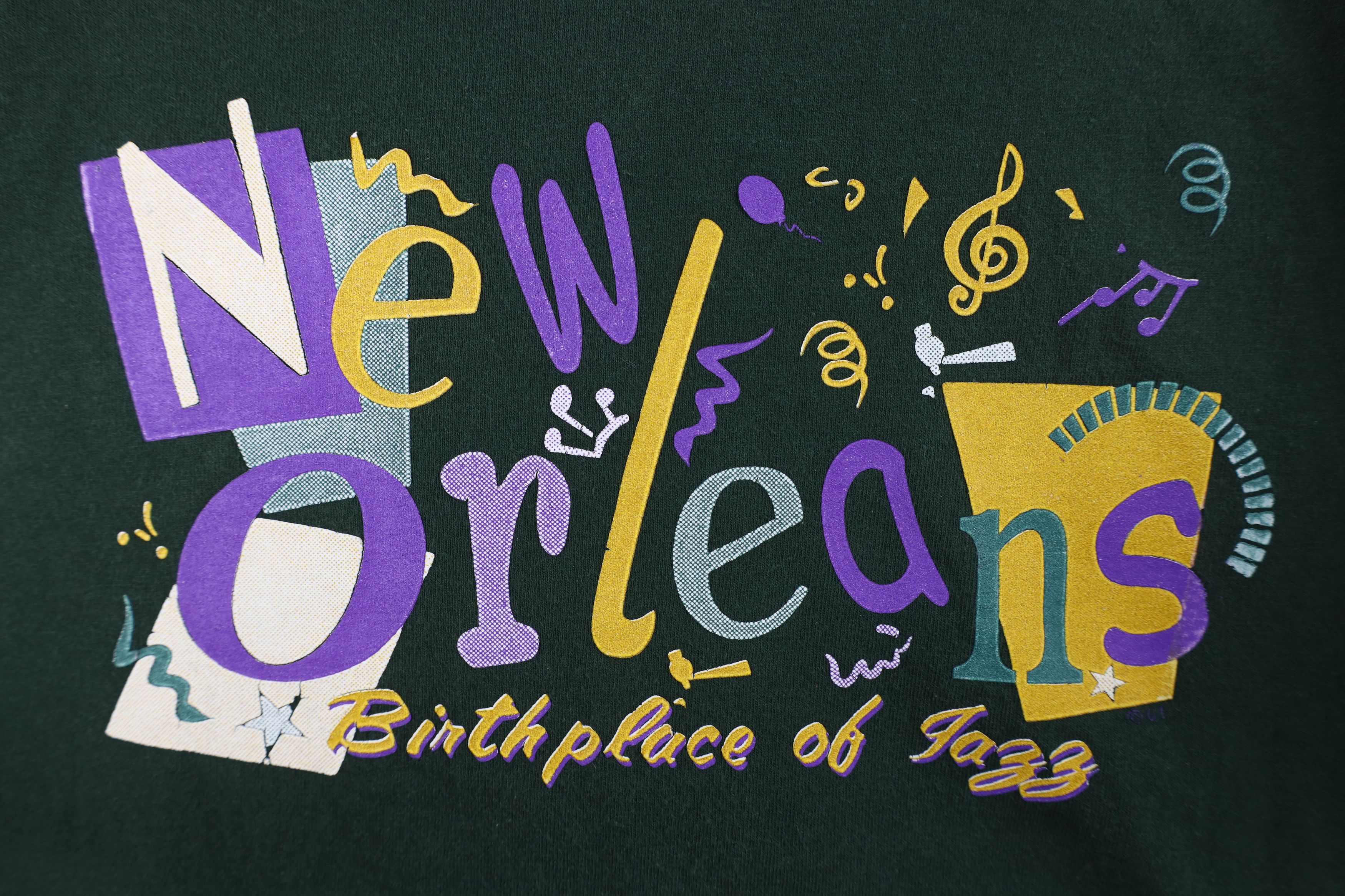Vintage Vintage 90s Streetwear New Orleans Jazz Yin Yang T-Shirt Size US L / EU 52-54 / 3 - 4 Thumbnail