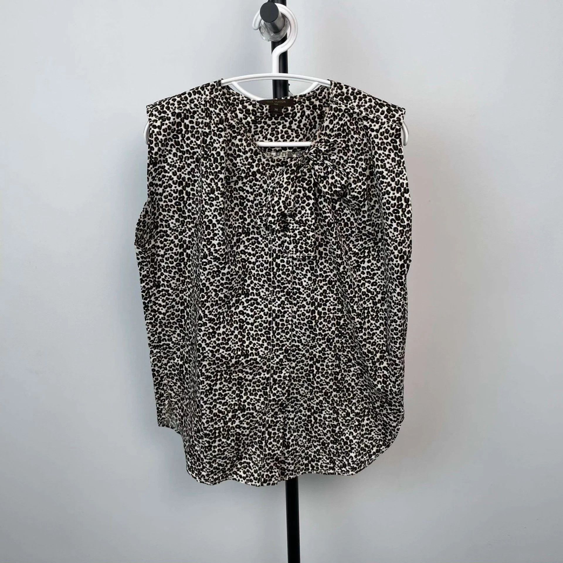Louis Vuitton LV Silk Sleeveless Top 36 Size XS / US 0-2 / IT 36-38 - 1 Thumbnail