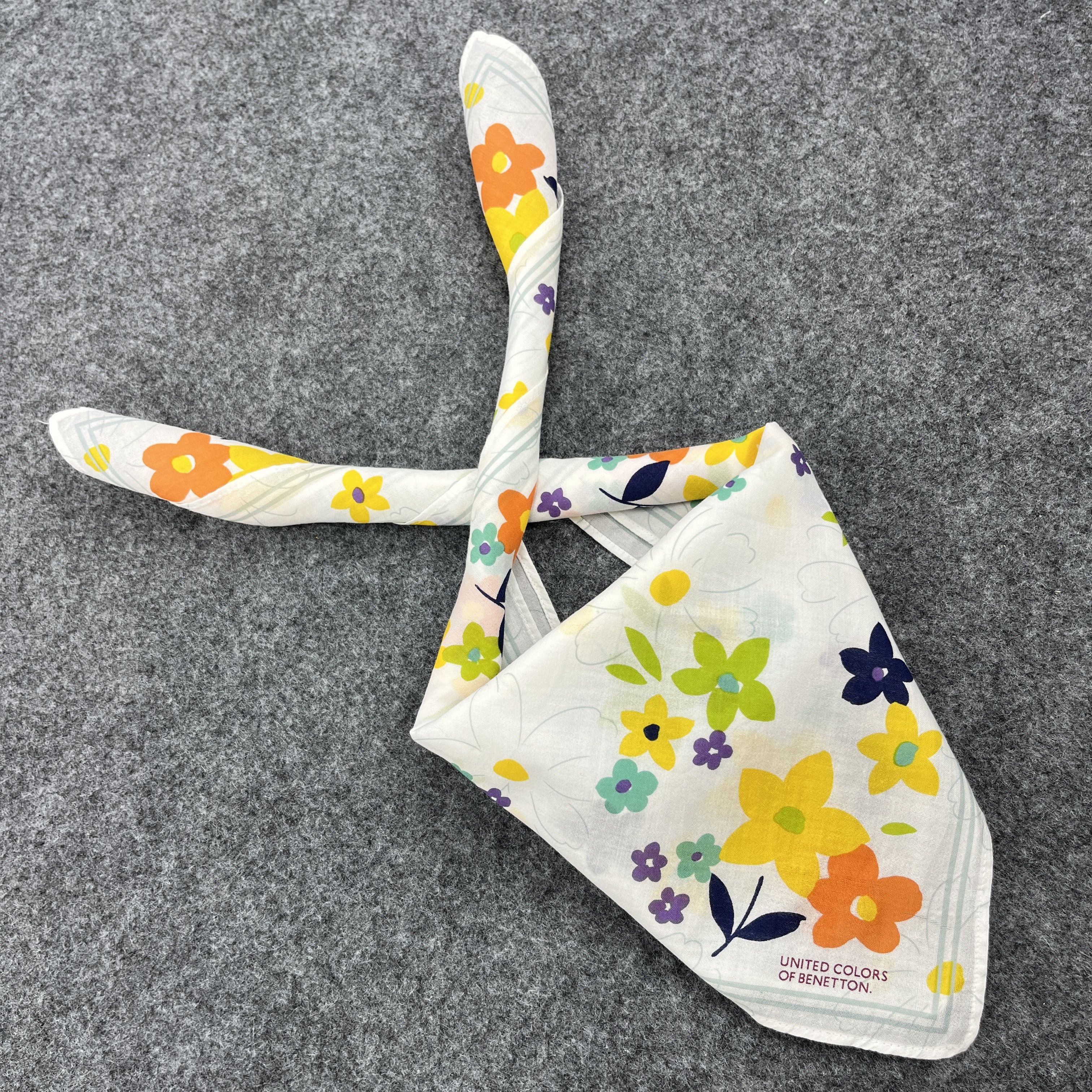 United Colors Of Benetton United Colors Of Benetton Handkerchief / Neckerchief B1122 Size ONE SIZE - 7 Thumbnail