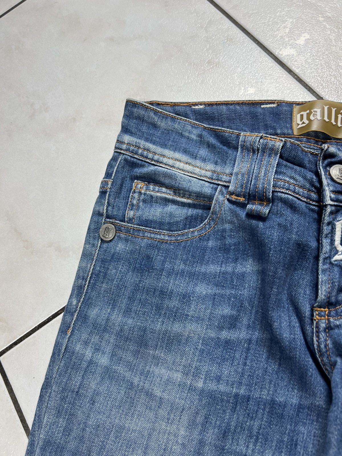 John Galliano Vintage John Galliano y2k skinny slim fit jeans washed denim Size 26" / US 2 / IT 38 - 7 Thumbnail